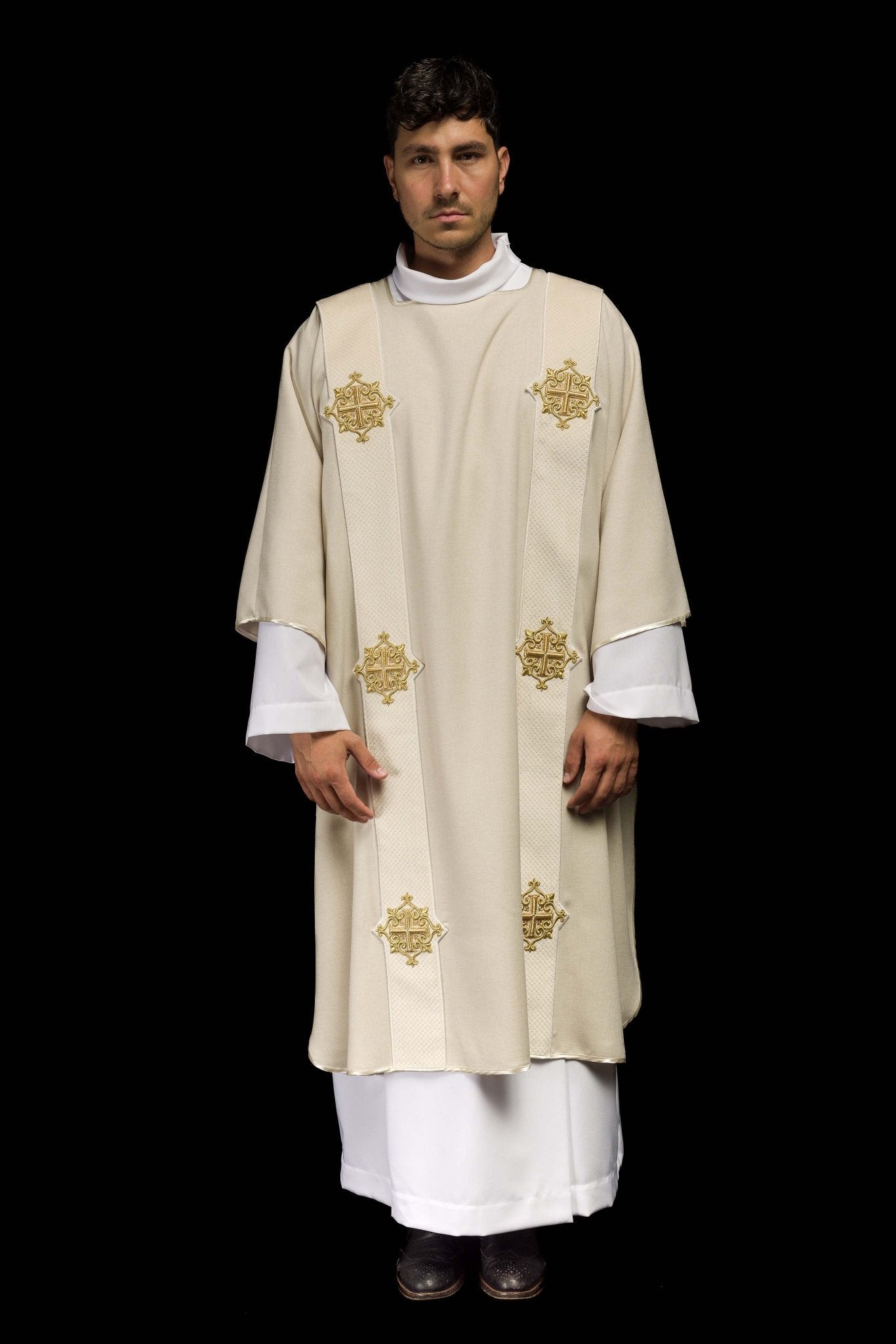Dalmatique avec bandes en velours ornées de symboles de la Croix écru LE/1030/05/B - CHASUBLES.FR