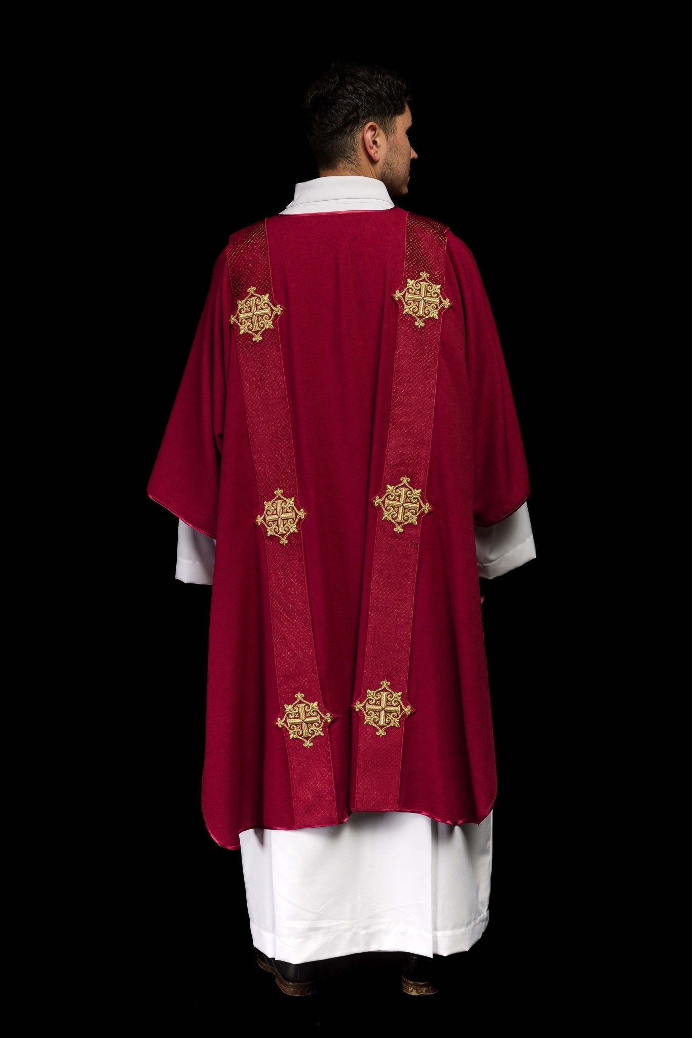 Dalmatique avec bandes en velours ornées de symboles de la Croix rouge LE/1030/02/B - CHASUBLES.FR
