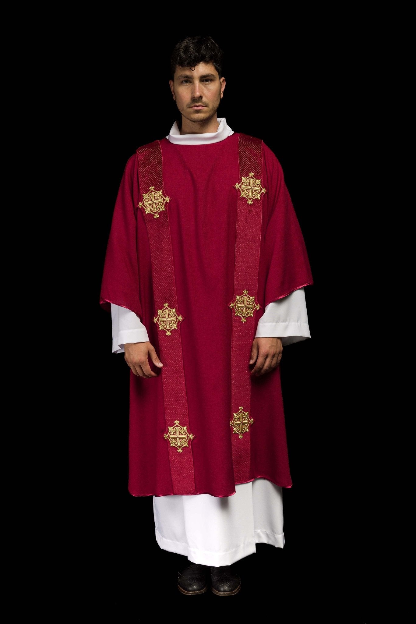 Dalmatique avec bandes en velours ornées de symboles de la Croix rouge LE/1030/02/B - CHASUBLES.FR