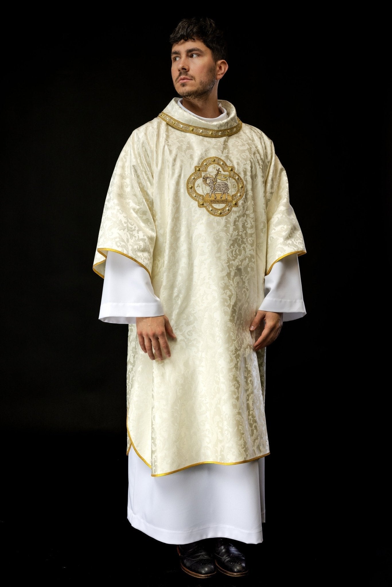 Dalmatique avec l'Agneau de Pâques confectionnée dans un tissu décoratif S - 1072 - 05 - 88 - D - CHASUBLES.FR