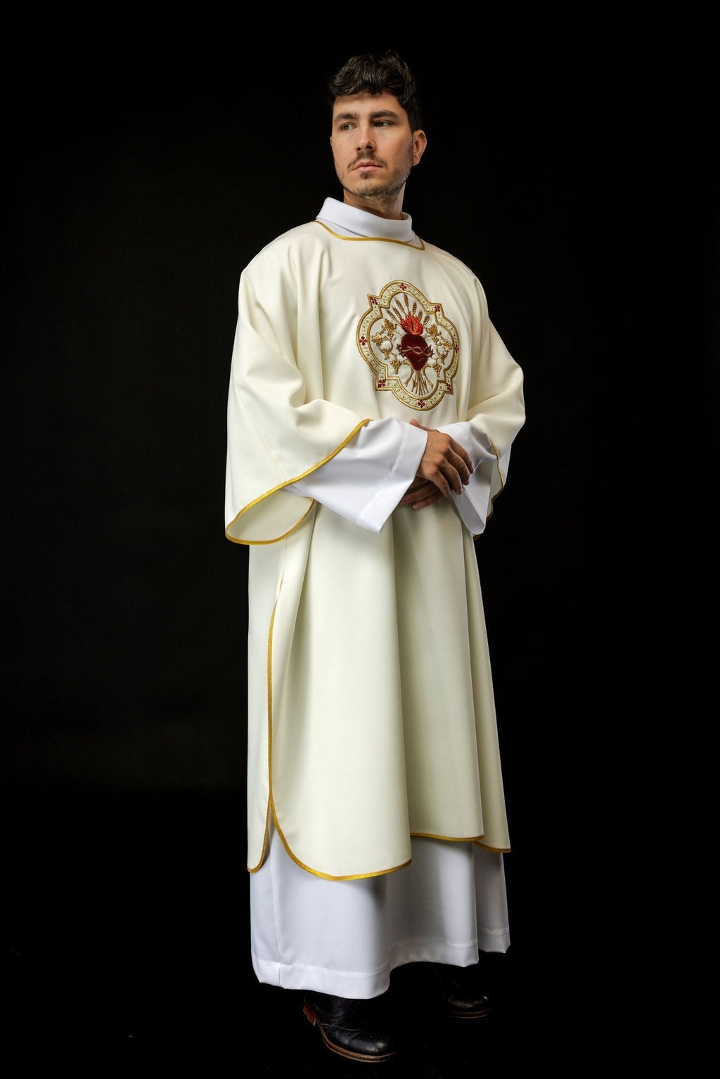 Dalmatique avec motif du Cœur de Jésus et de la coupe eucharistique KDL/118/05/01/D - CHASUBLES.FR