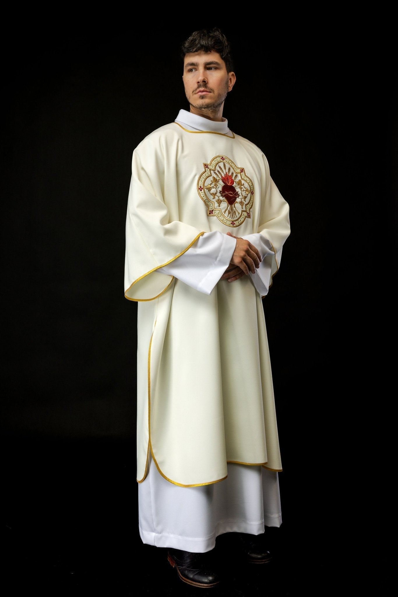 Dalmatique avec motif du Cœur de Jésus et de la coupe eucharistique KDL/118/05/01/D - CHASUBLES.FR