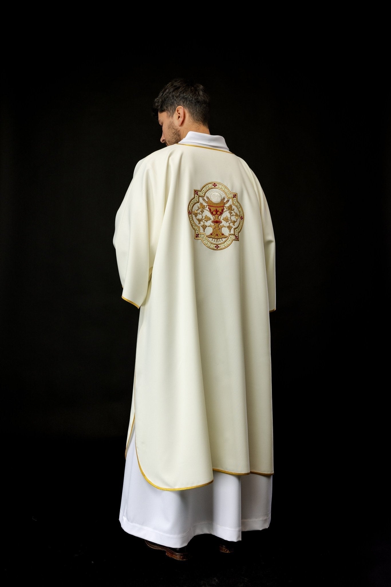Dalmatique avec motif du Cœur de Jésus et de la coupe eucharistique KDL/118/05/01/D - CHASUBLES.FR
