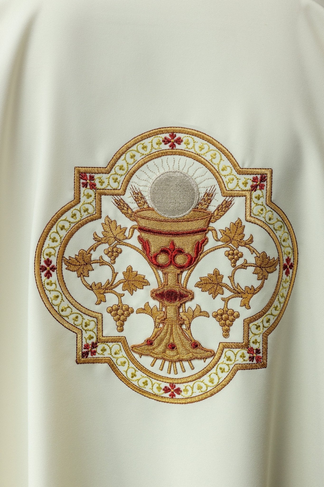 Dalmatique avec motif du Cœur de Jésus et de la coupe eucharistique KDL/118/05/01/D - CHASUBLES.FR
