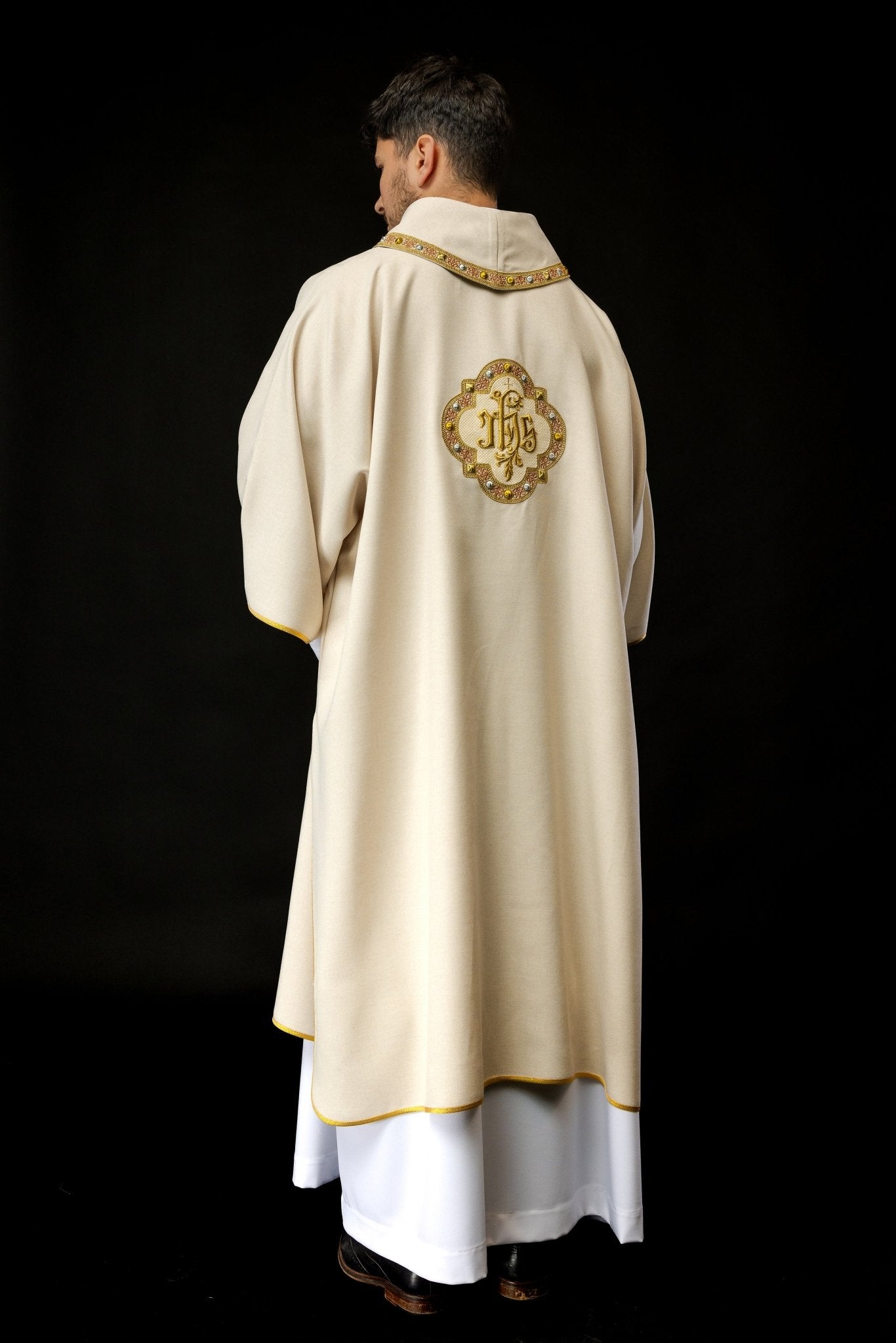 Dalmatique avec symbole IHS et collier écru S - 1073 - 05 - 70 - D - CHASUBLES.FR