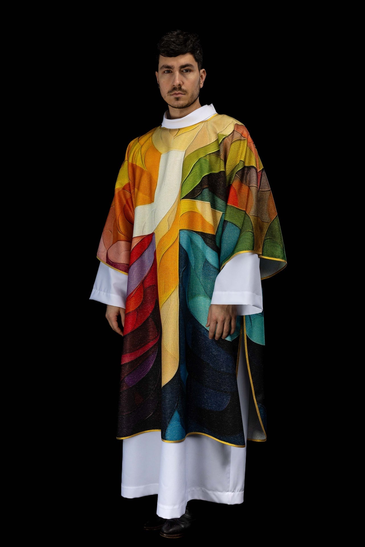 Dalmatique imprimée en couleur avec motif de croix KOD/1005/99/40 - CHASUBLES.FR