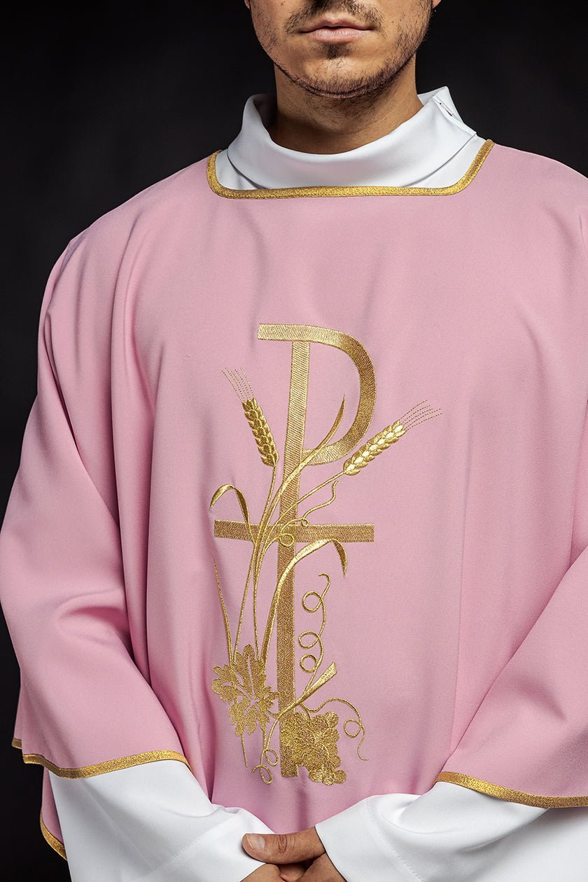 Dalmatique rose avec broderie de la croix Pax en or KDL/026/08/12/D - CHASUBLES.FR