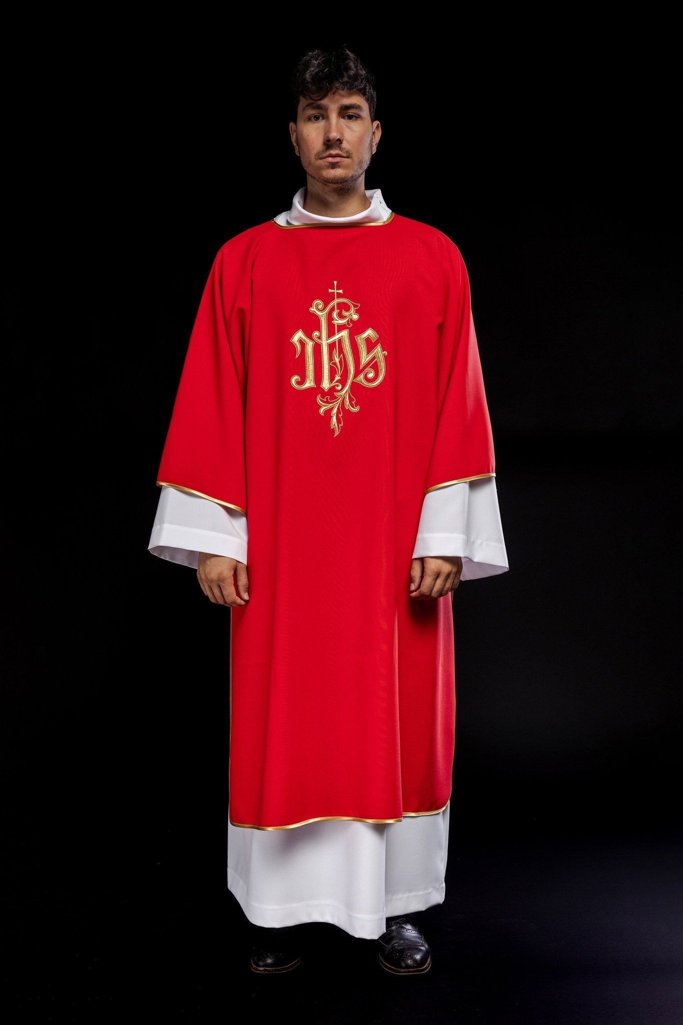 Dalmatique rouge avec motif IHS brodé KDL/032/02/12/D - CHASUBLES.FR