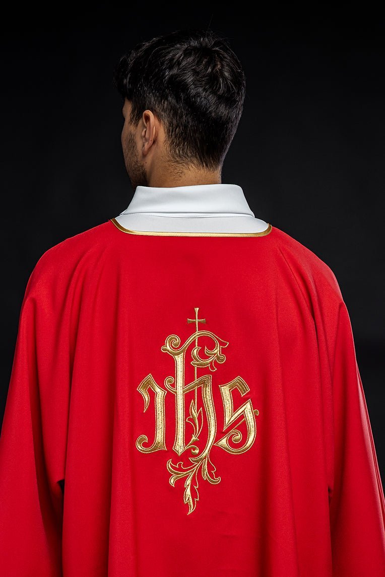 Dalmatique rouge avec motif IHS brodé KDL/032/02/12/D - CHASUBLES.FR