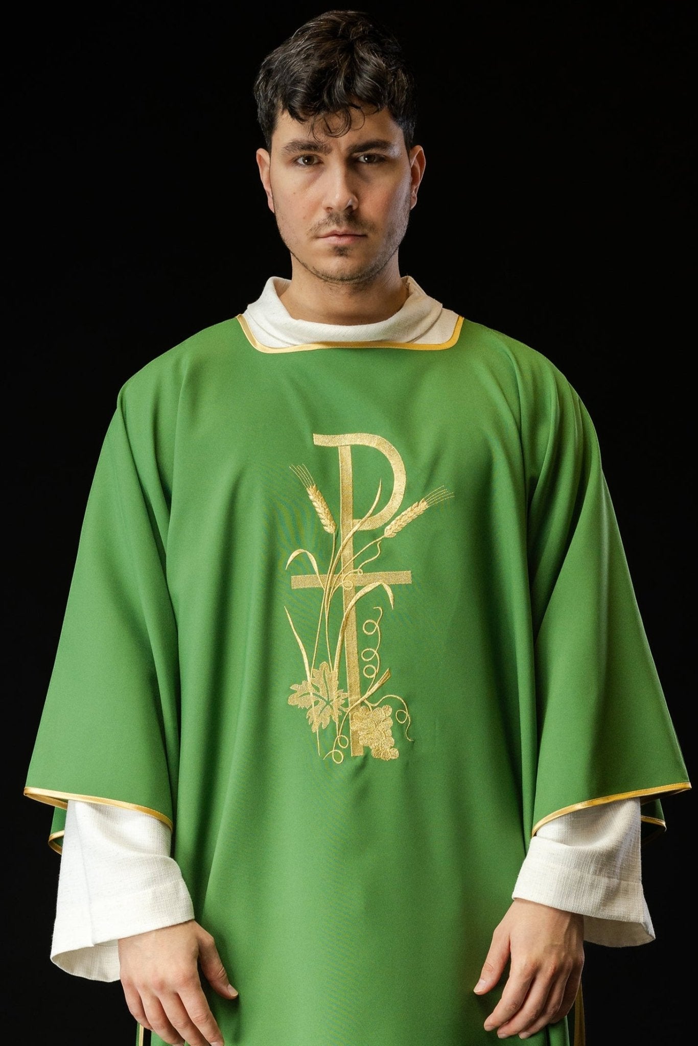 Dalmatique verte avec broderie de la croix Pax en or KDL/026/01/12/D ZIELONY DALMATYK - CHASUBLES.FR