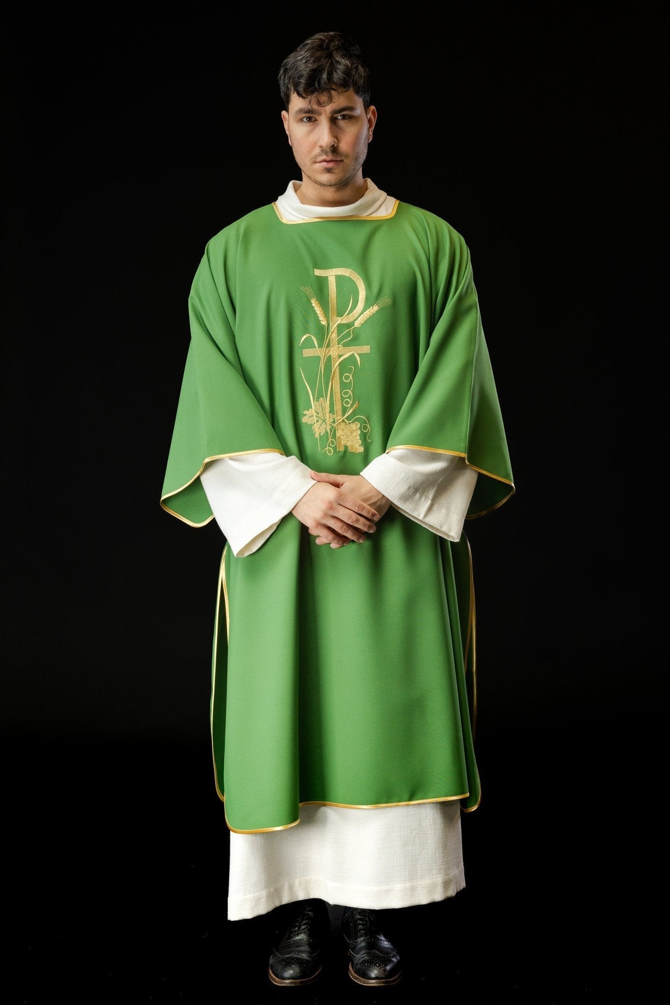 Dalmatique verte avec broderie de la croix Pax en or KDL/026/01/12/D ZIELONY DALMATYK - CHASUBLES.FR