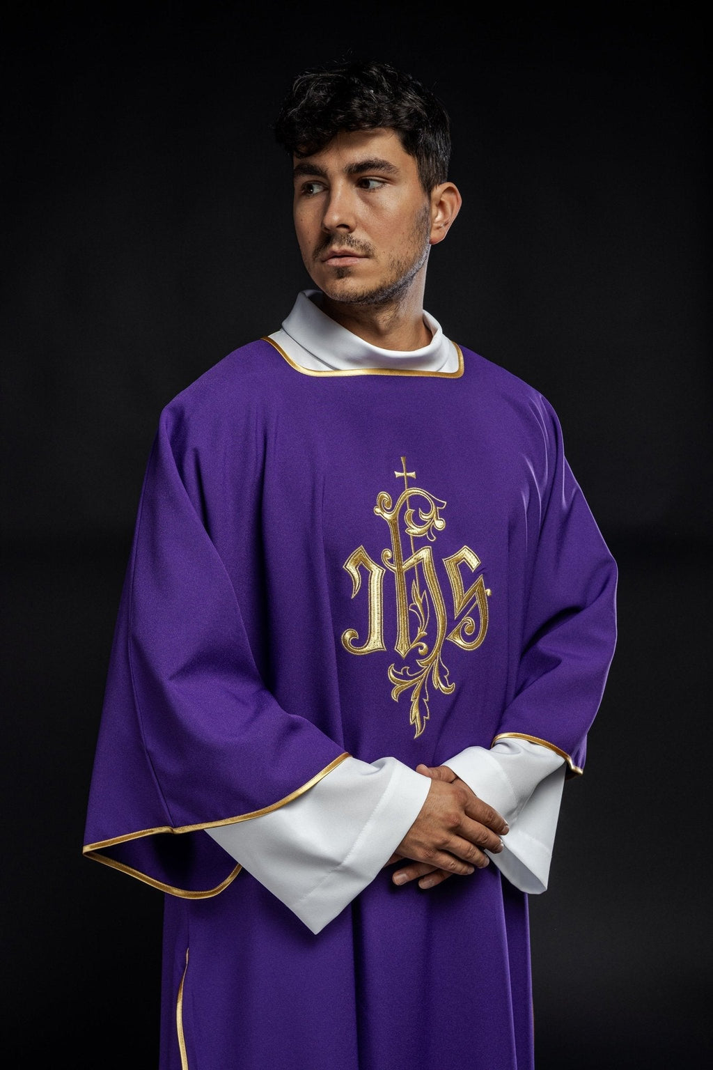 Dalmatiques brodées IHS mauves KDL/032/03/12/D - CHASUBLES.FR