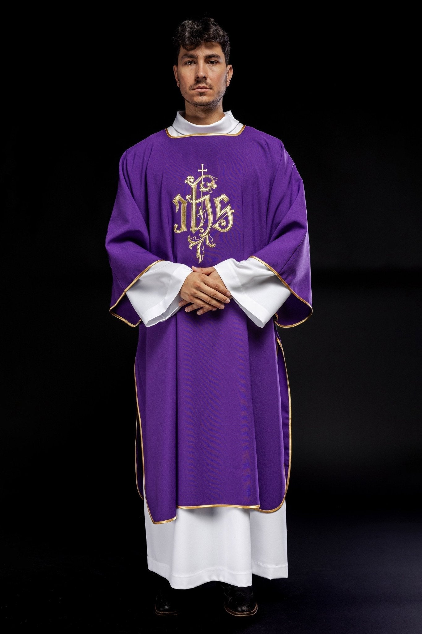 Dalmatiques brodées IHS mauves KDL/032/03/12/D - CHASUBLES.FR