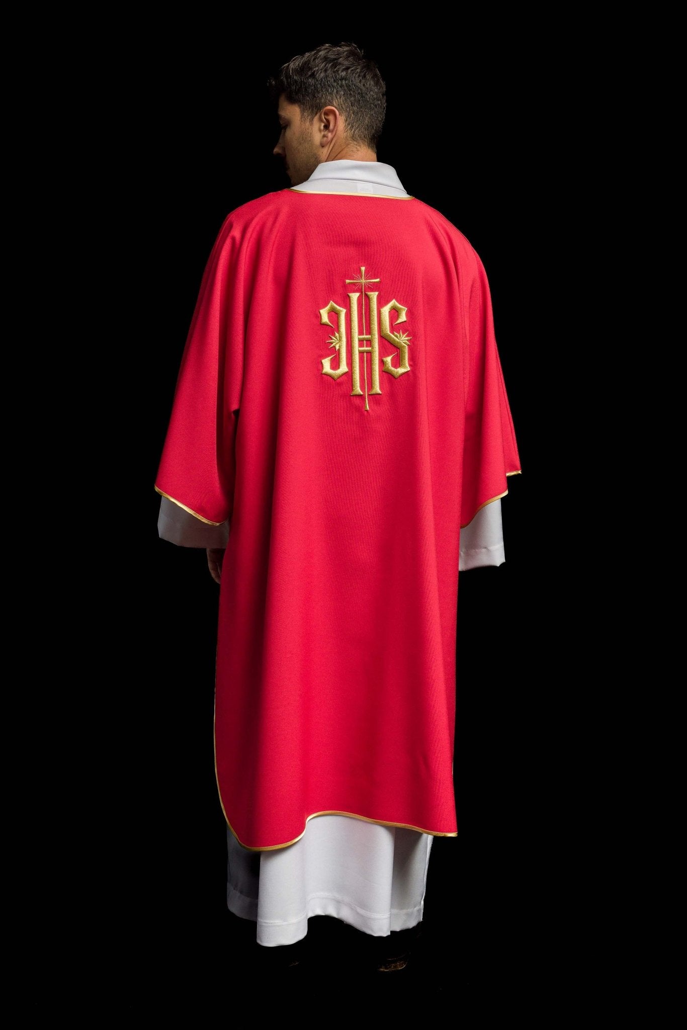Dalmatiques rouges avec IHS brodé d'or KDL/215/02/12/D - CHASUBLES.FR