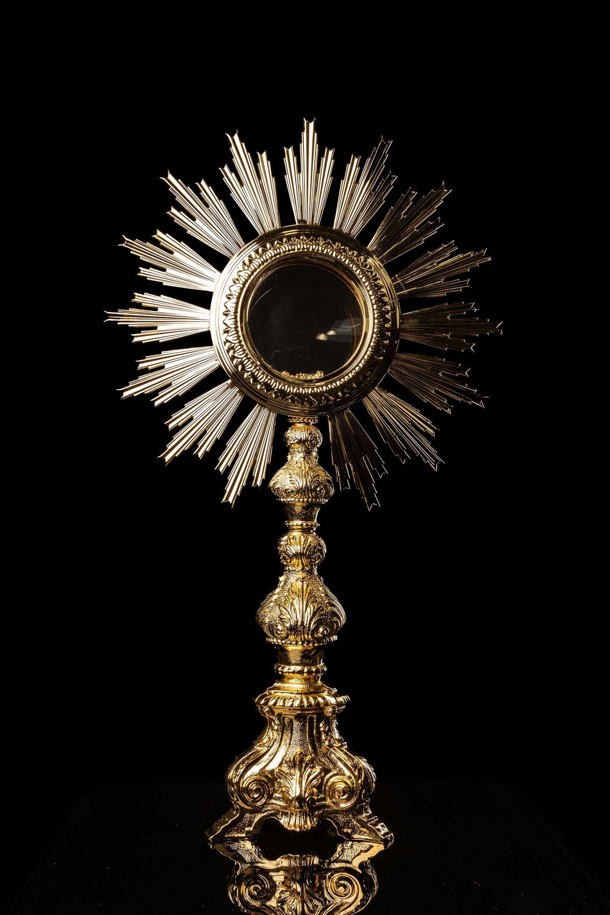 Ostensoir plaqué or en laiton de style baroque pour hostie de 15 cm, vue de face