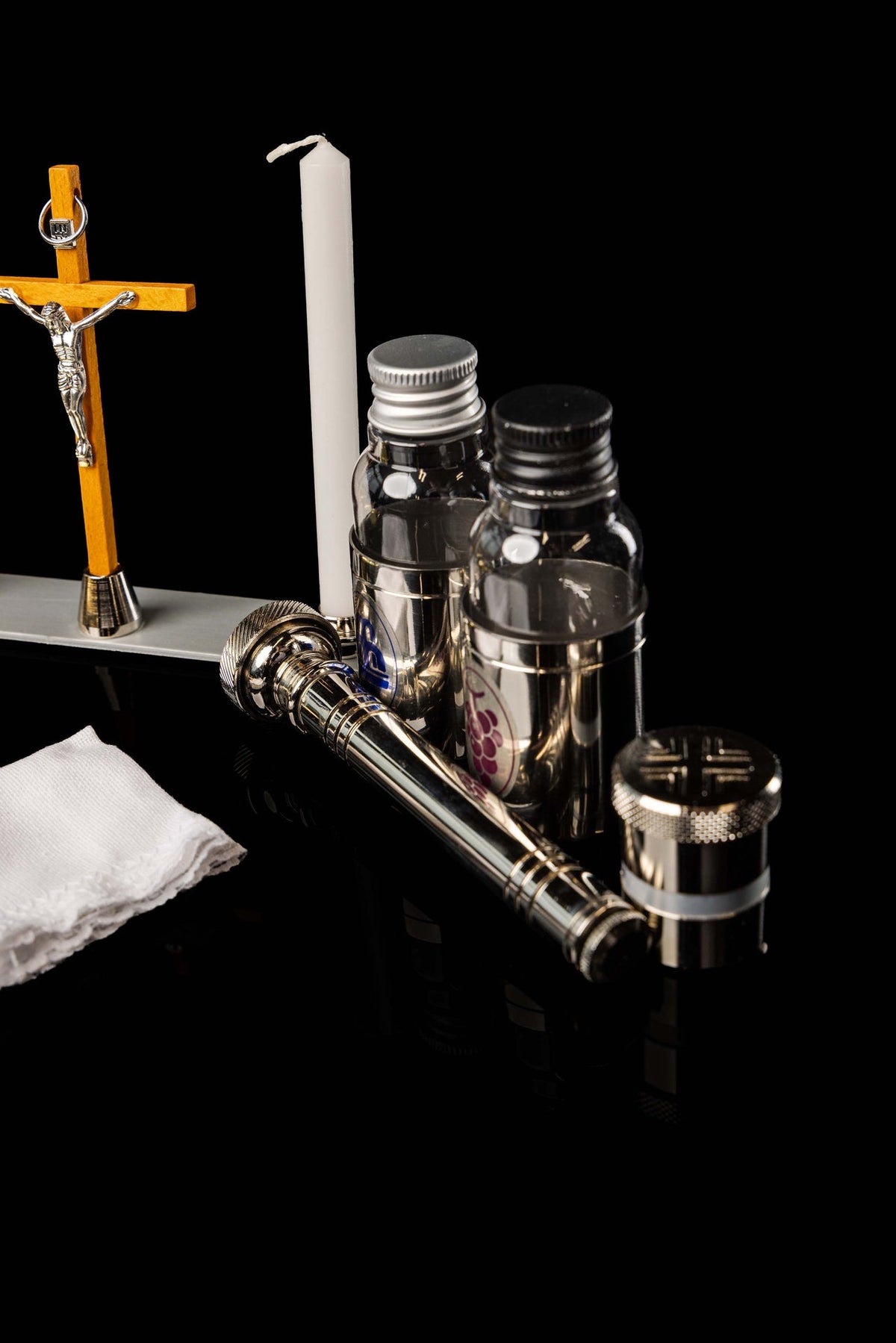 Valise liturgique avec équipement complet pour les missions, équipement liturgique visible