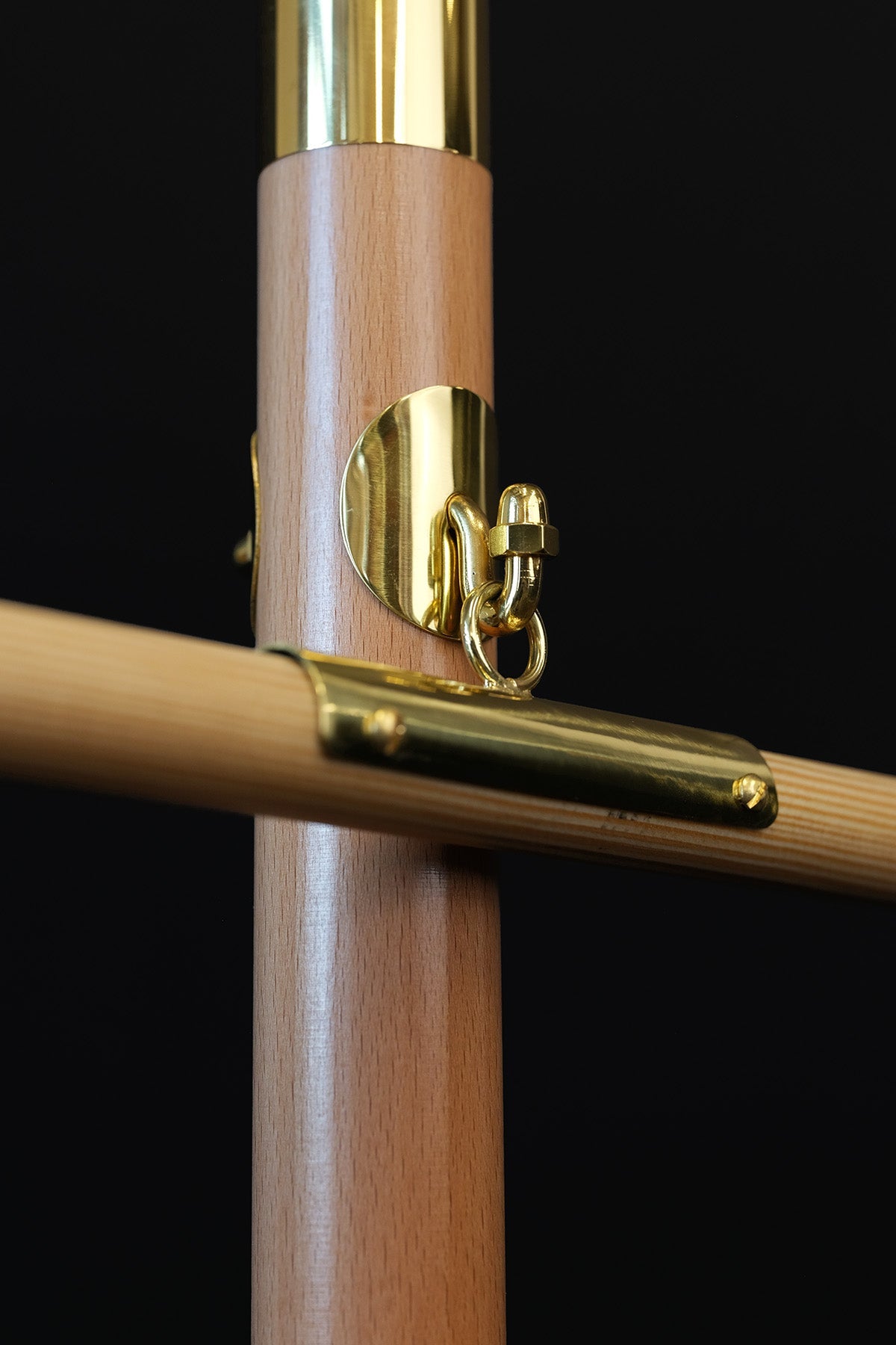 Hampe en bois clair pour bannière liturgique