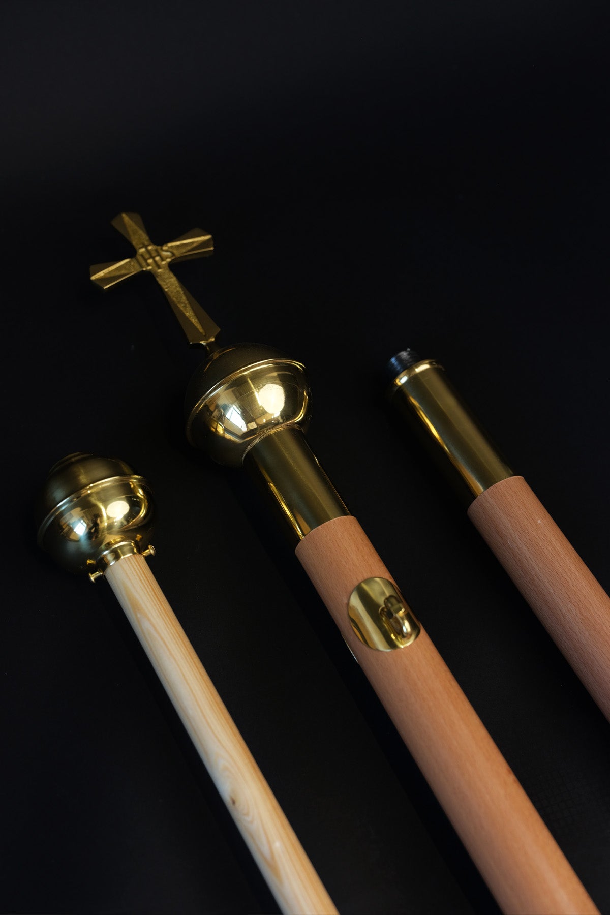 Hampe en bois clair pour bannière liturgique