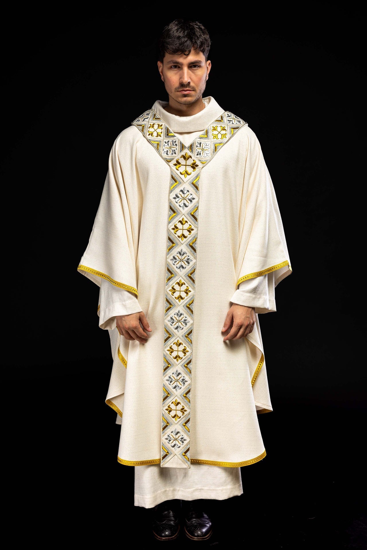 Écharpe brodée pour chasuble incluse dans l’ensemble avec la chasuble LE/7042/05 - CHASUBLES.FR