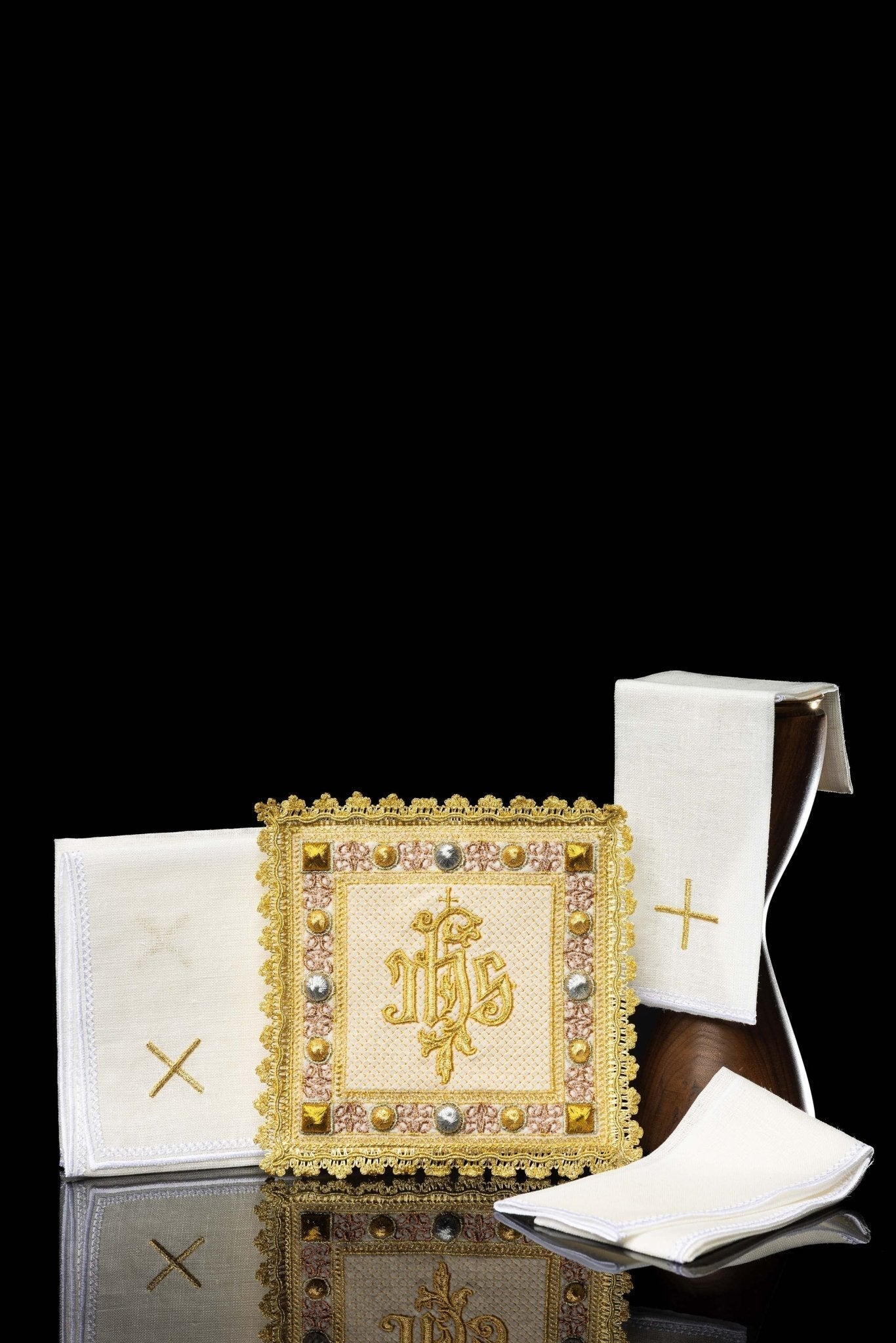 Ensemble calice en velours de couleur écru avec le symbole IHS brodé S - 5067 - C4 - CHASUBLES.FR