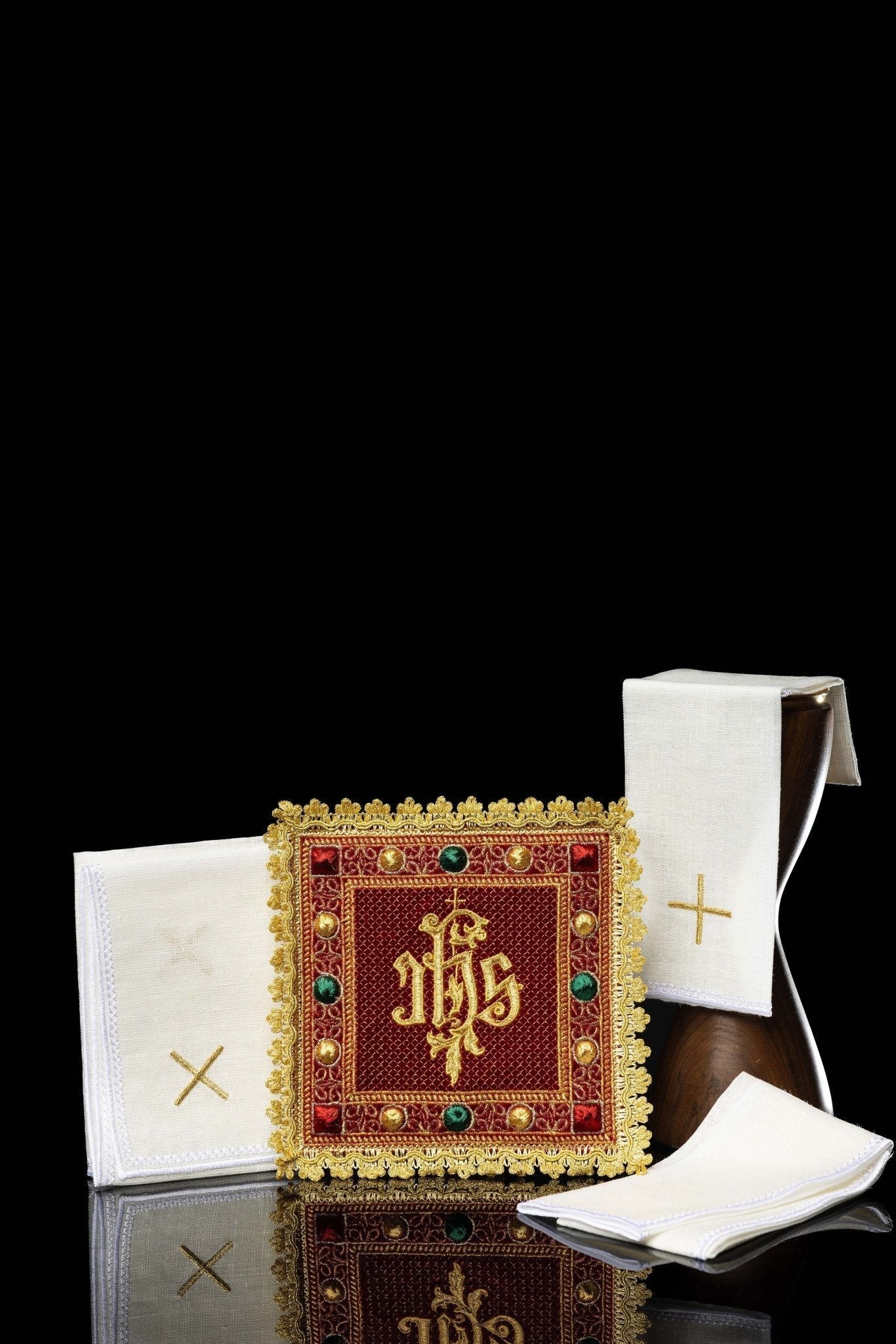 Ensemble calice en velours de couleur rouge avec le symbole IHS brodé S - 5067 - C2 - CHASUBLES.FR