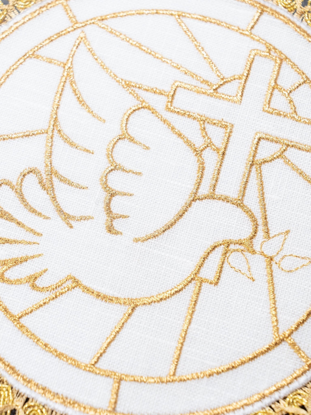 Ensemble de bonnets en lin avec motif de colombe et de croix sur le bout rond S - 5024 - CHASUBLES.FR