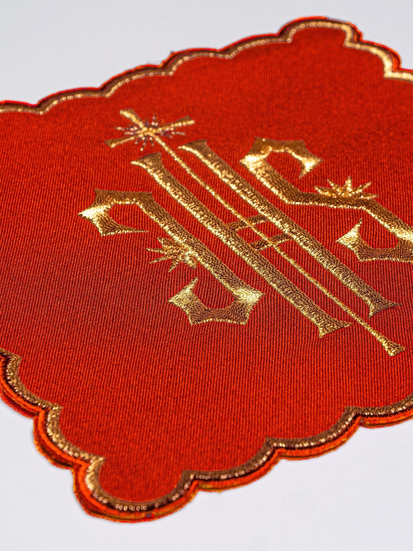Ensemble de Linge d'autel brodé avec le motif IHS en rouge KK/029/02 - CHASUBLES.FR