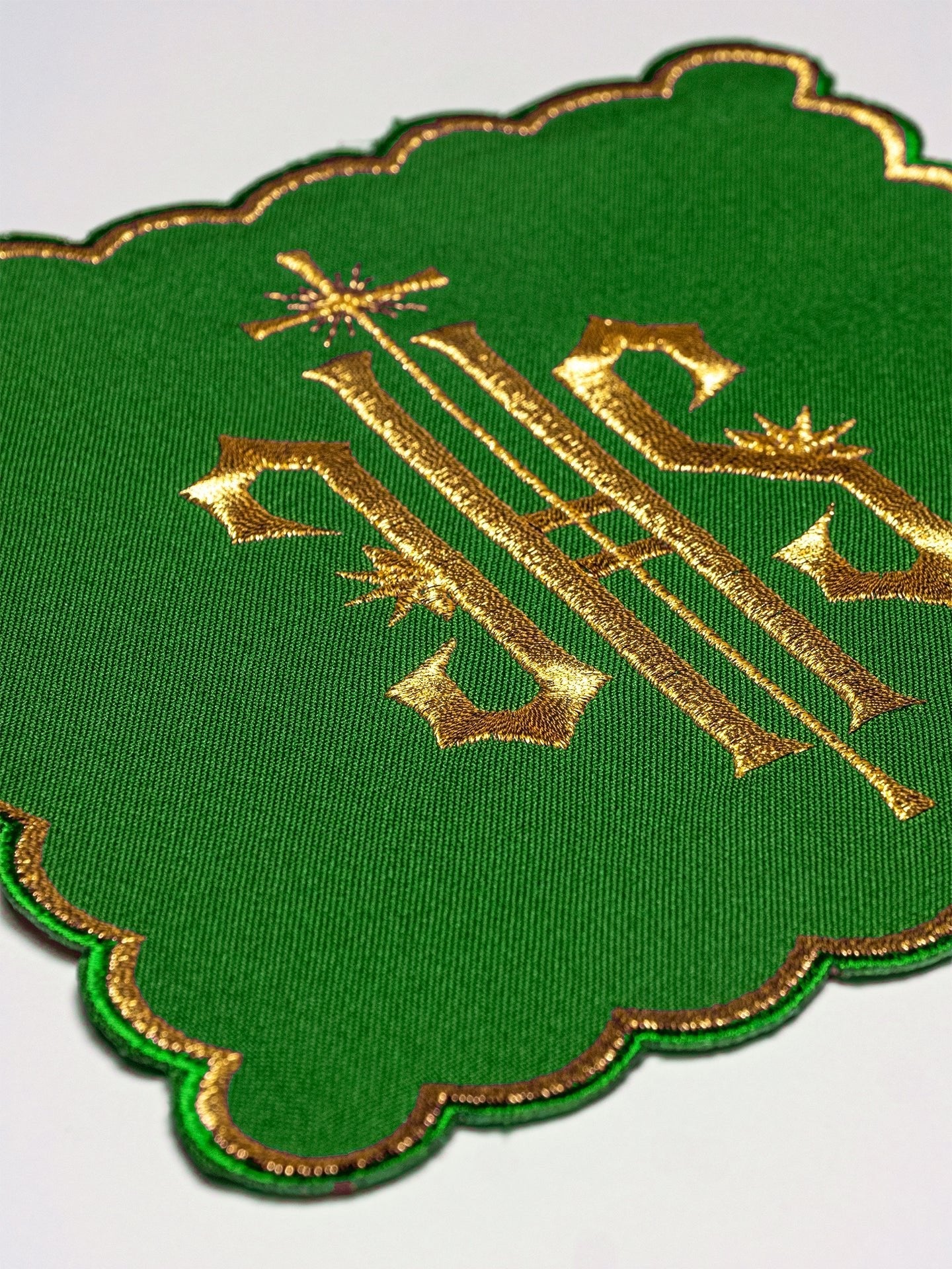 Ensemble de Linge d'autel brodé avec le motif IHS en vert KK/029/01 - CHASUBLES.FR