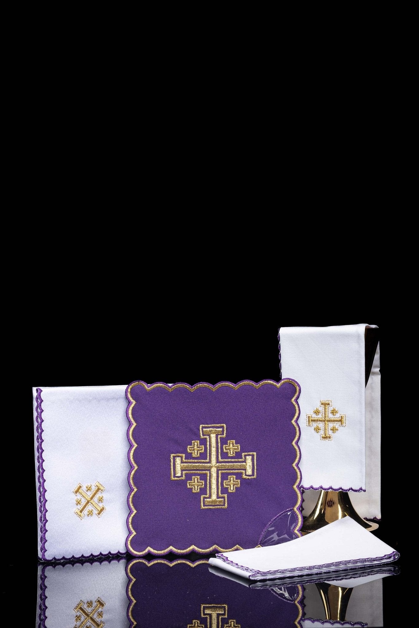 Ensemble de Linge d'autel brodé avec une croix de Jérusalem violet KK/030/03 - CHASUBLES.FR