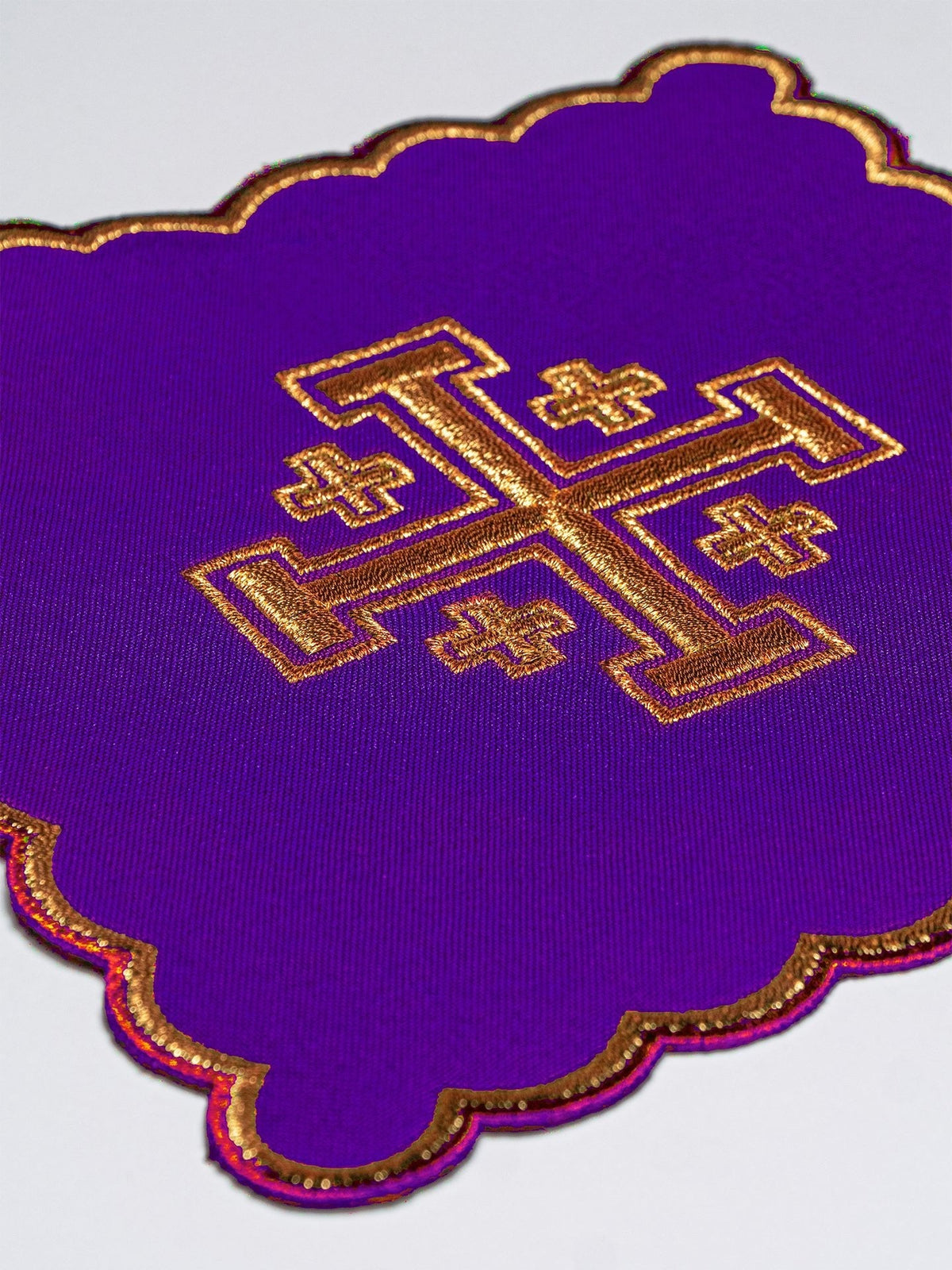 Ensemble de Linge d'autel brodé avec une croix de Jérusalem violet KK/030/03 - CHASUBLES.FR