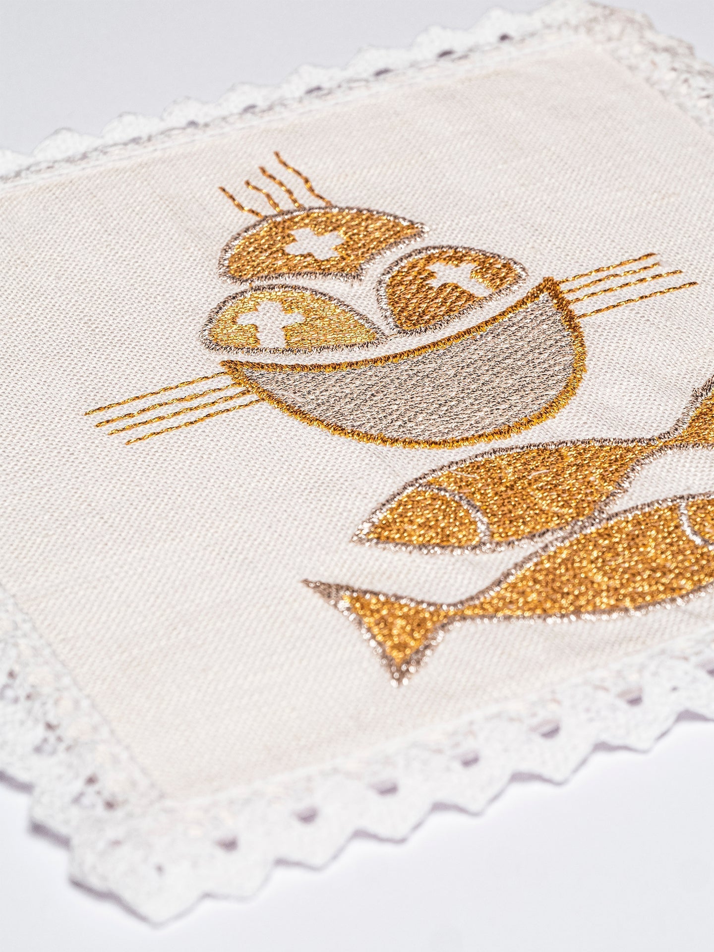 Ensemble de Linge d'autel en lin avec le motif brodé PAX KKL/018 - CHASUBLES.FR