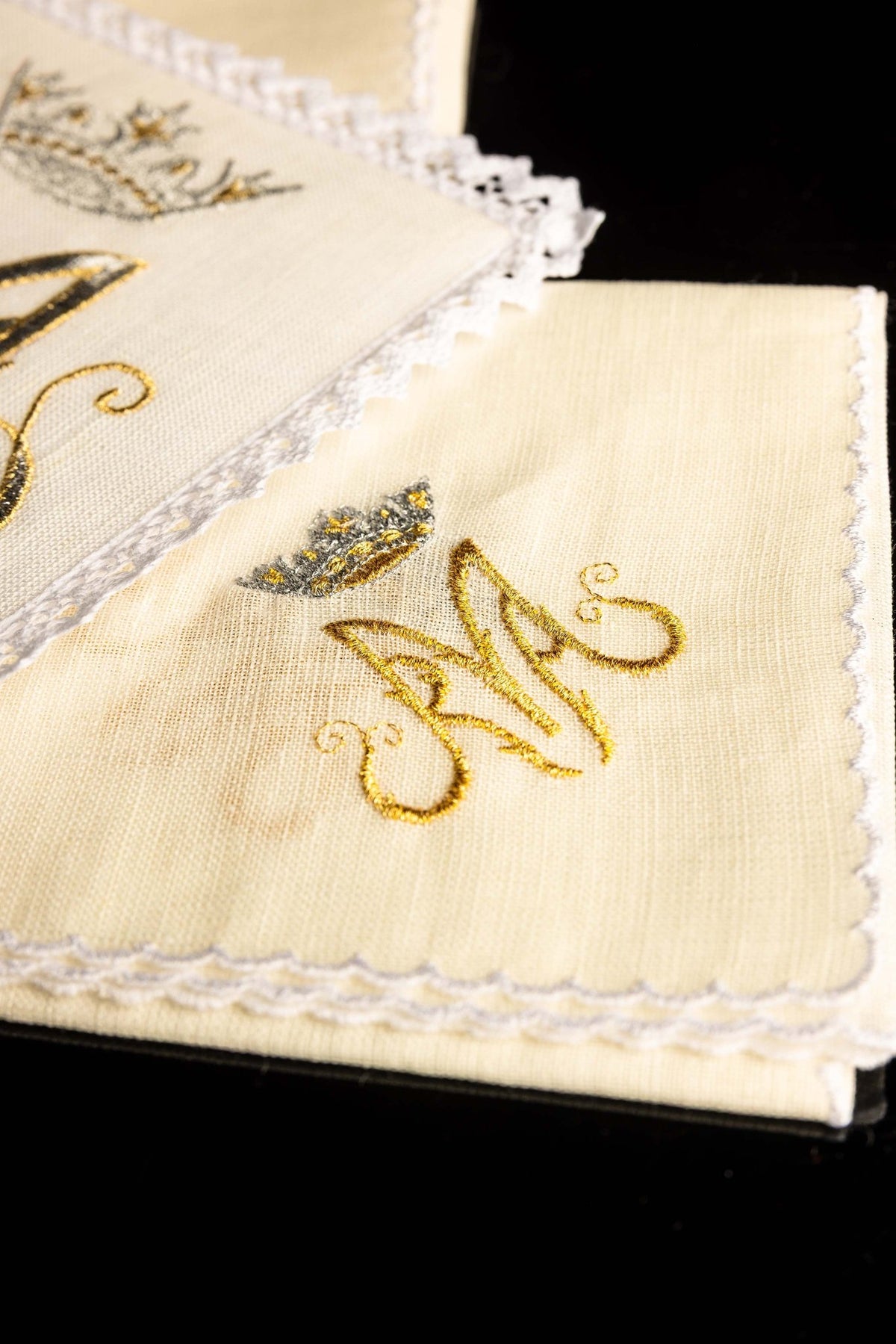 Ensemble de Linge d'autel en lin avec le motif marial KKL/003/C2 - CHASUBLES.FR