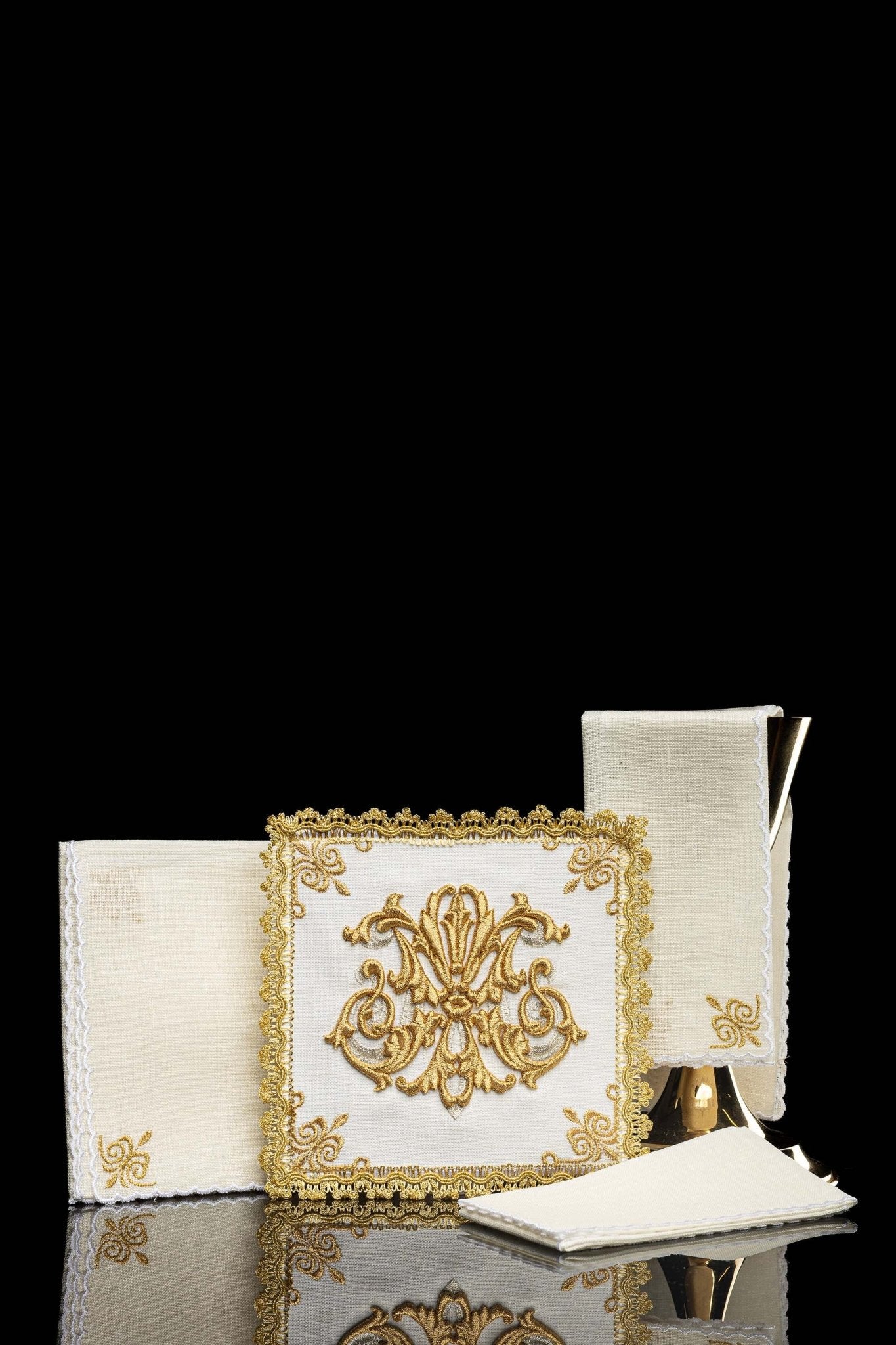 Ensemble de Linge d'autel en lin avec une broderie et des pierres HA/5012 - CHASUBLES.FR
