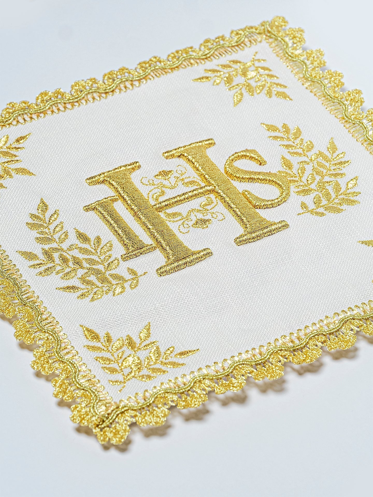 Ensemble de Linge d'autel richement décoré avec le motif IHS HA/5001 - CHASUBLES.FR