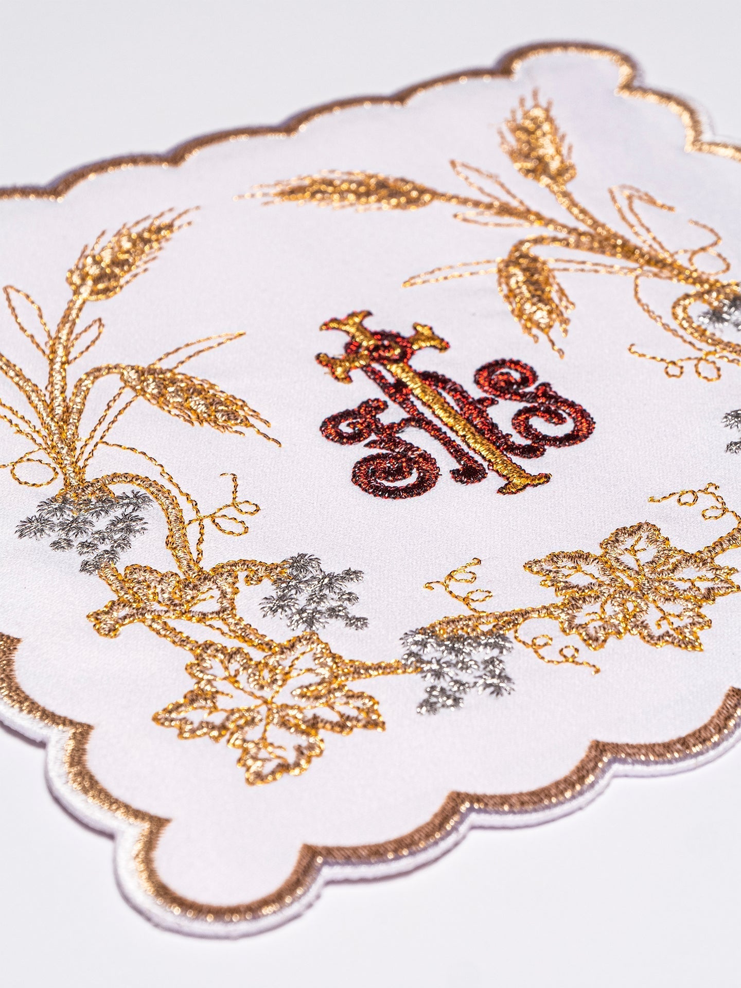 Ensemble de Linge d'autel richement décoré avec une broderie IHS et des épis KK/040 - CHASUBLES.FR