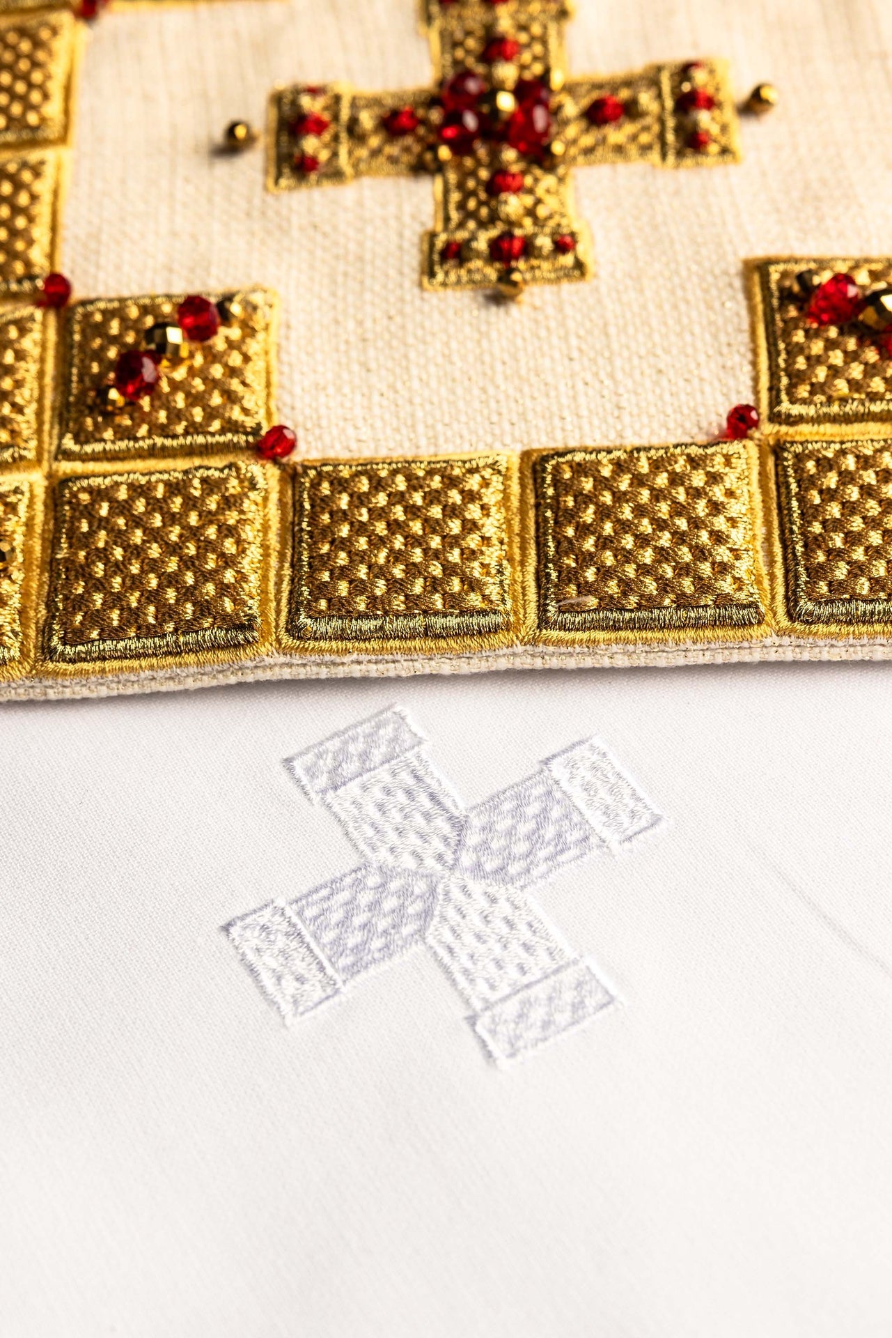 Ensemble de linge de calice artisanal avec pierres naturelles Handmade 5011 HM/5011 - CHASUBLES.FR