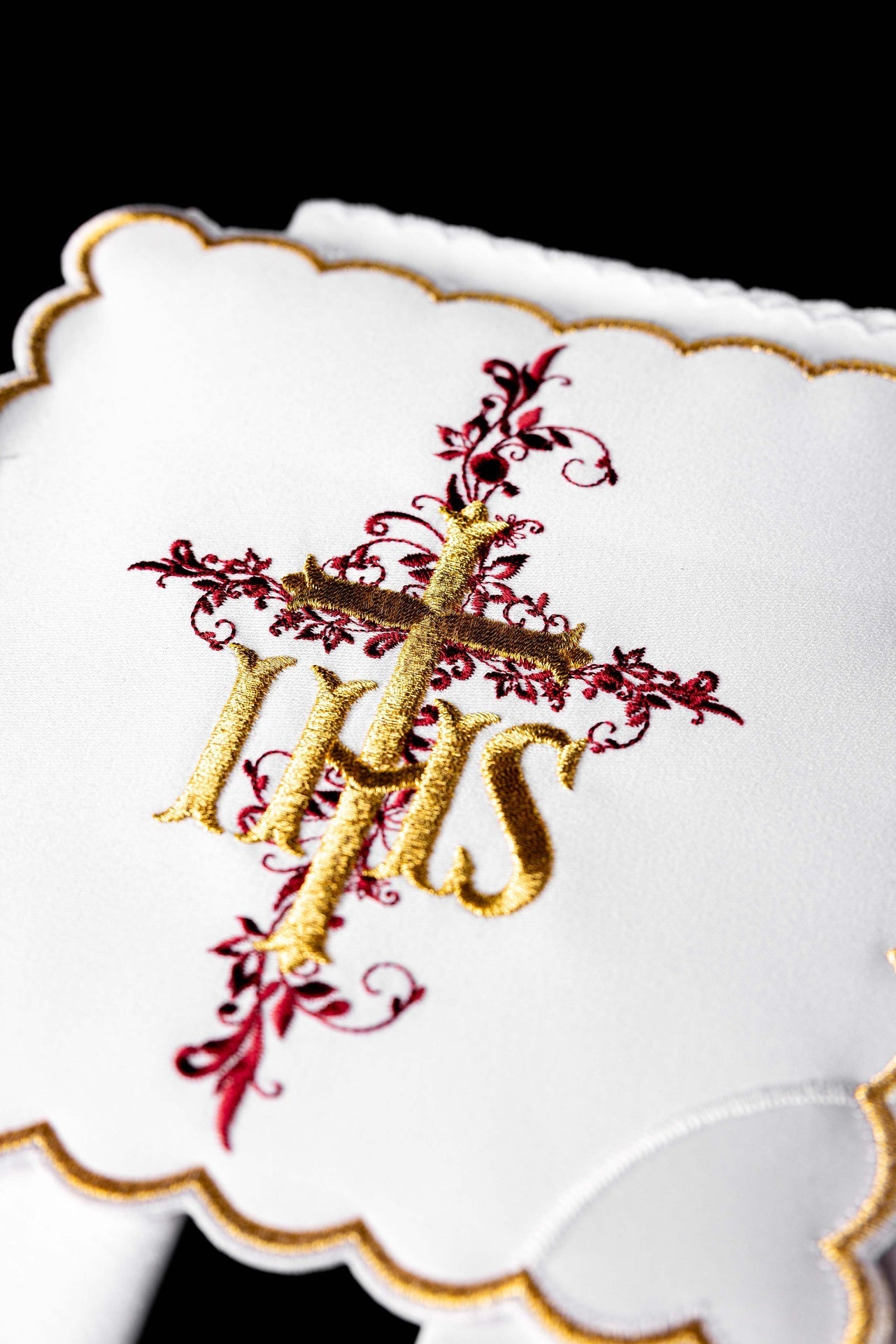 Ensemble de linge de calice brodé avec motif IHS blanc KDT/5030/04 - CHASUBLES.FR
