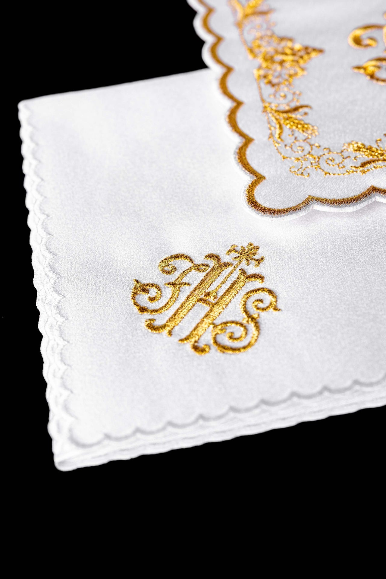 Ensemble de linge de calice brodé avec motif IHS blanc KDT/5025/04 BIAŁY - CHASUBLES.FR