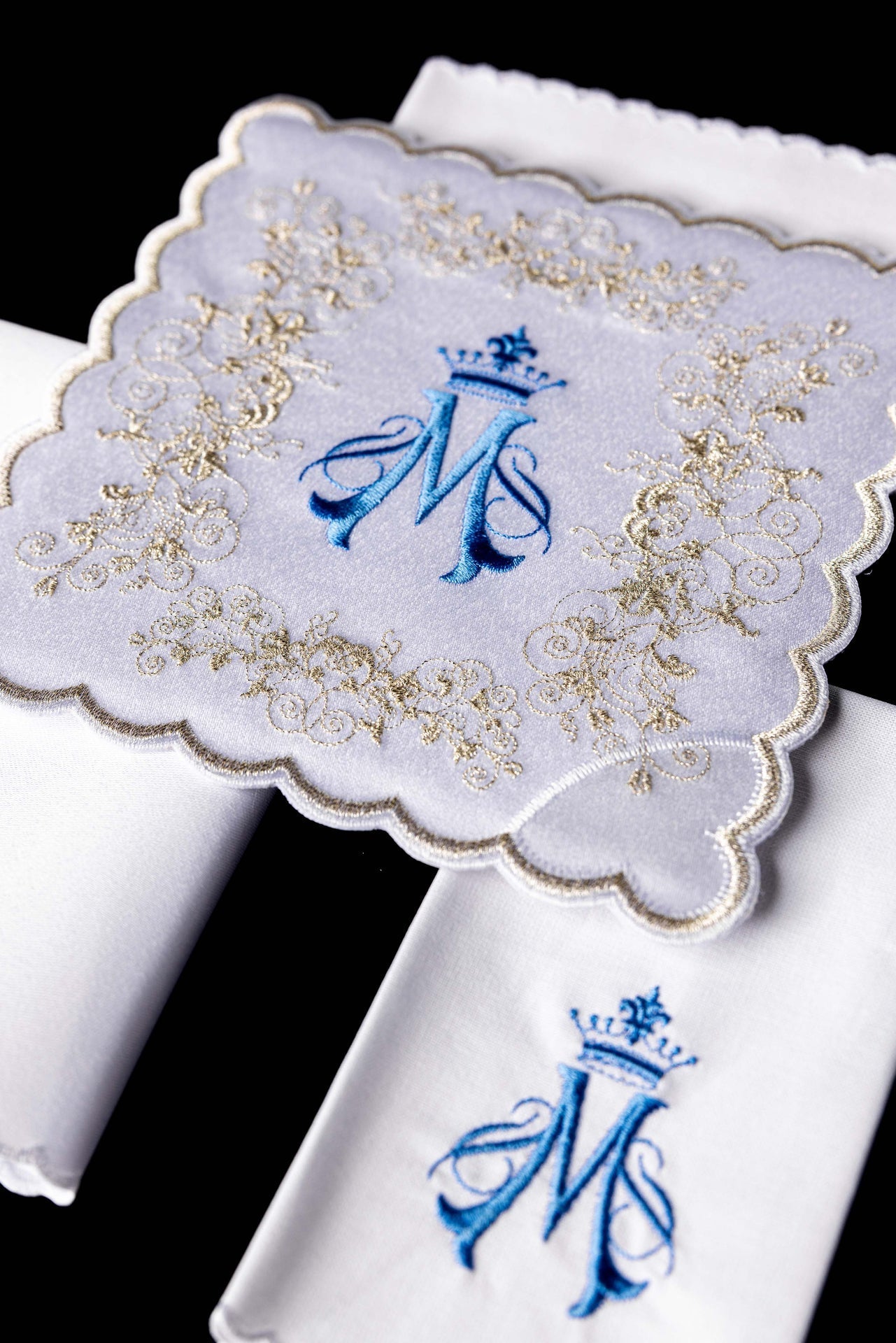 Ensemble de linge de calice brodé avec motif marial blanc KDT/5029/04 - CHASUBLES.FR