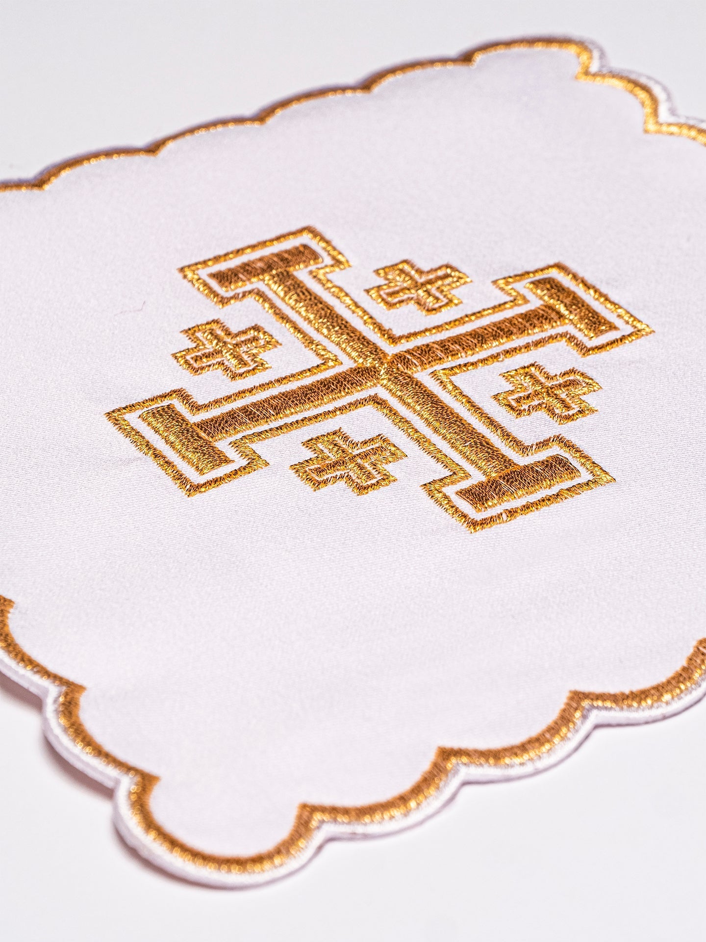Ensemble de palles avec broderie de la croix de Jérusalem en quatre couleurs liturgiques KPA4/030 18*18 - CHASUBLES.FR