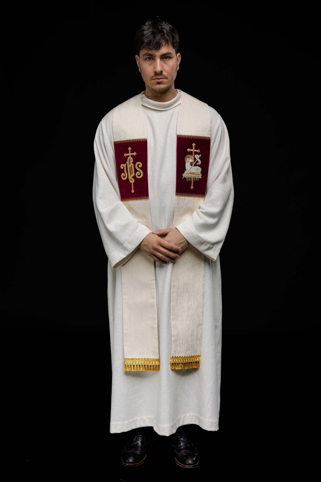Étole avec l'agneau de Dieu et le symbole JHS brodés KST/089/05/42 - CHASUBLES.FR