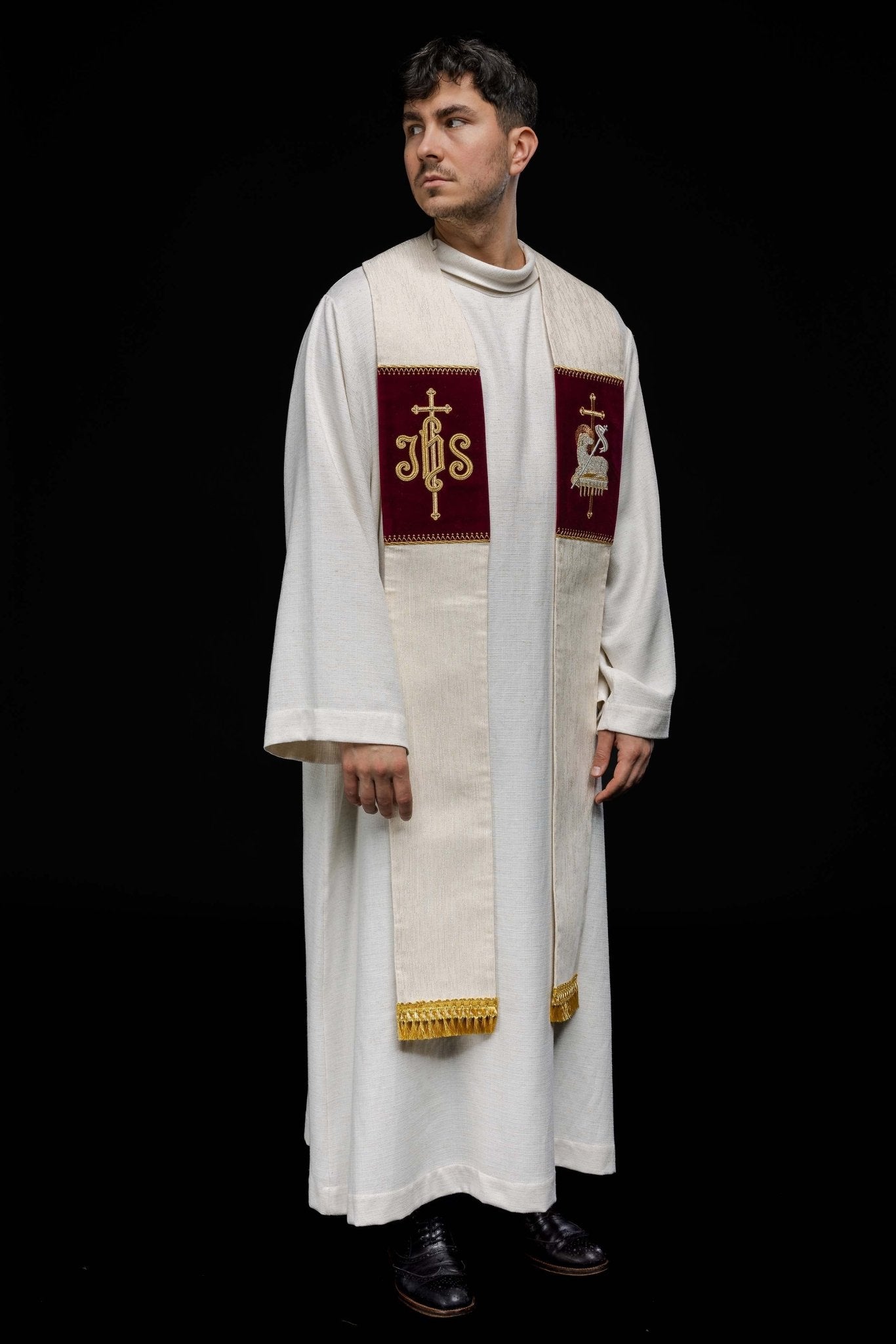 Étole avec l'agneau de Dieu et le symbole JHS brodés KST/089/05/42 - CHASUBLES.FR