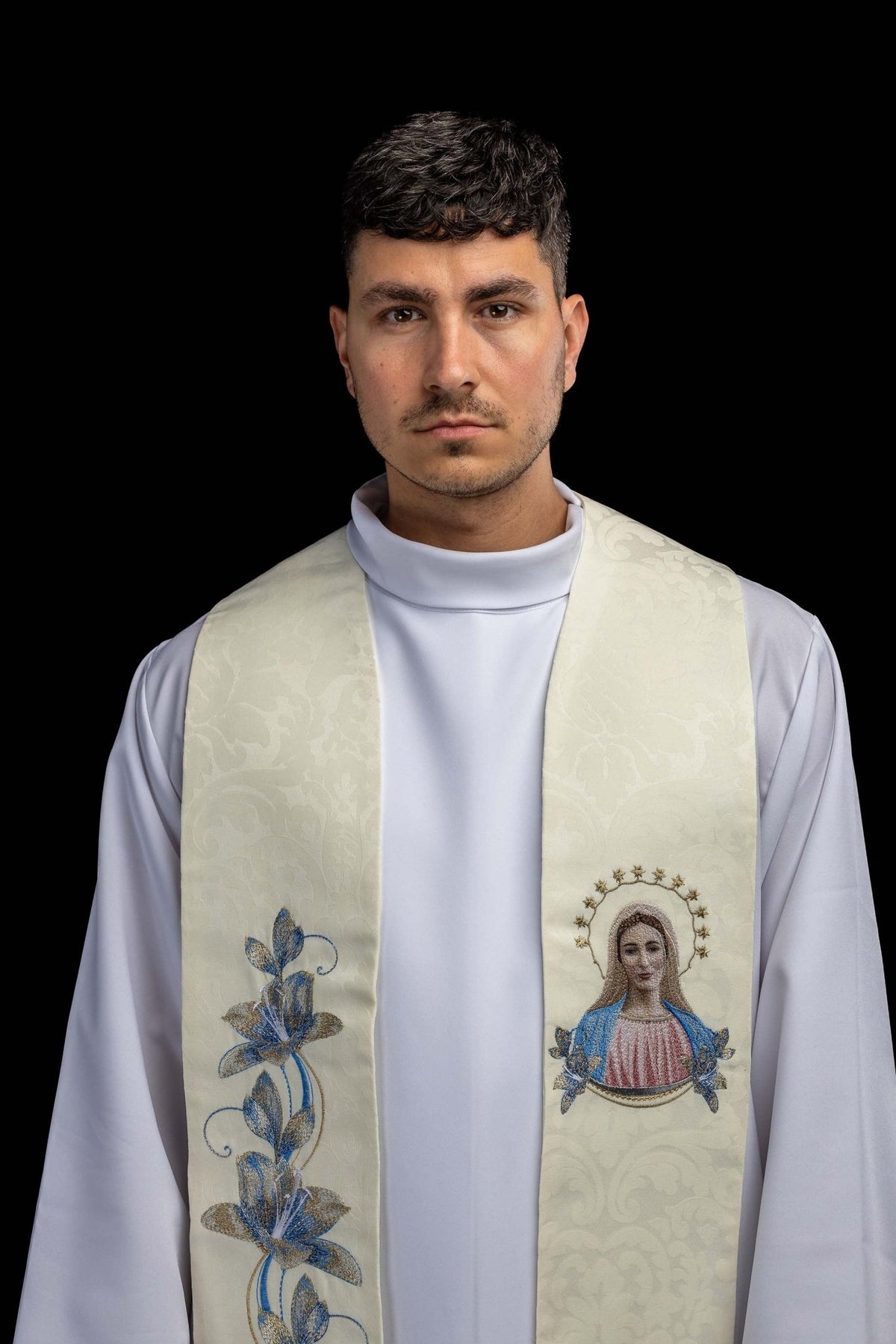 Étole brodée avec l’image de Notre-Dame de Medjugorje KSW2/003/05/81 - CHASUBLES.FR