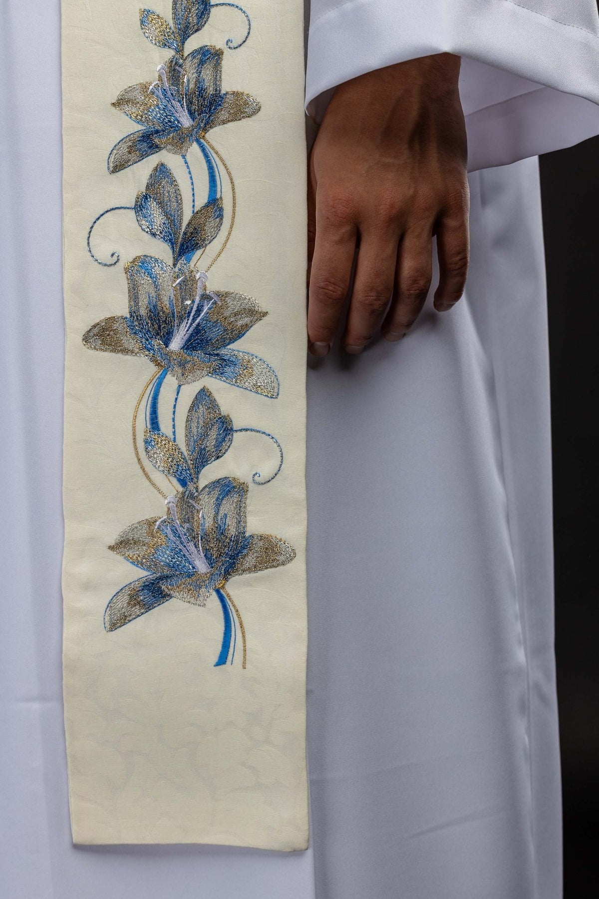 Étole brodée avec l’image de Notre-Dame de Medjugorje KSW2/003/05/81 - CHASUBLES.FR