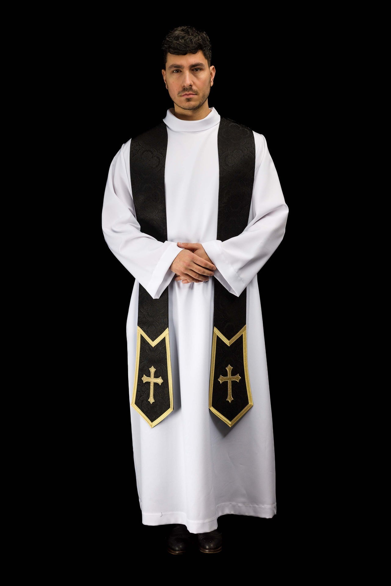 Étole brodée avec motif de Croix en tissu jacquard noir KST/639/07/11 - CHASUBLES.FR