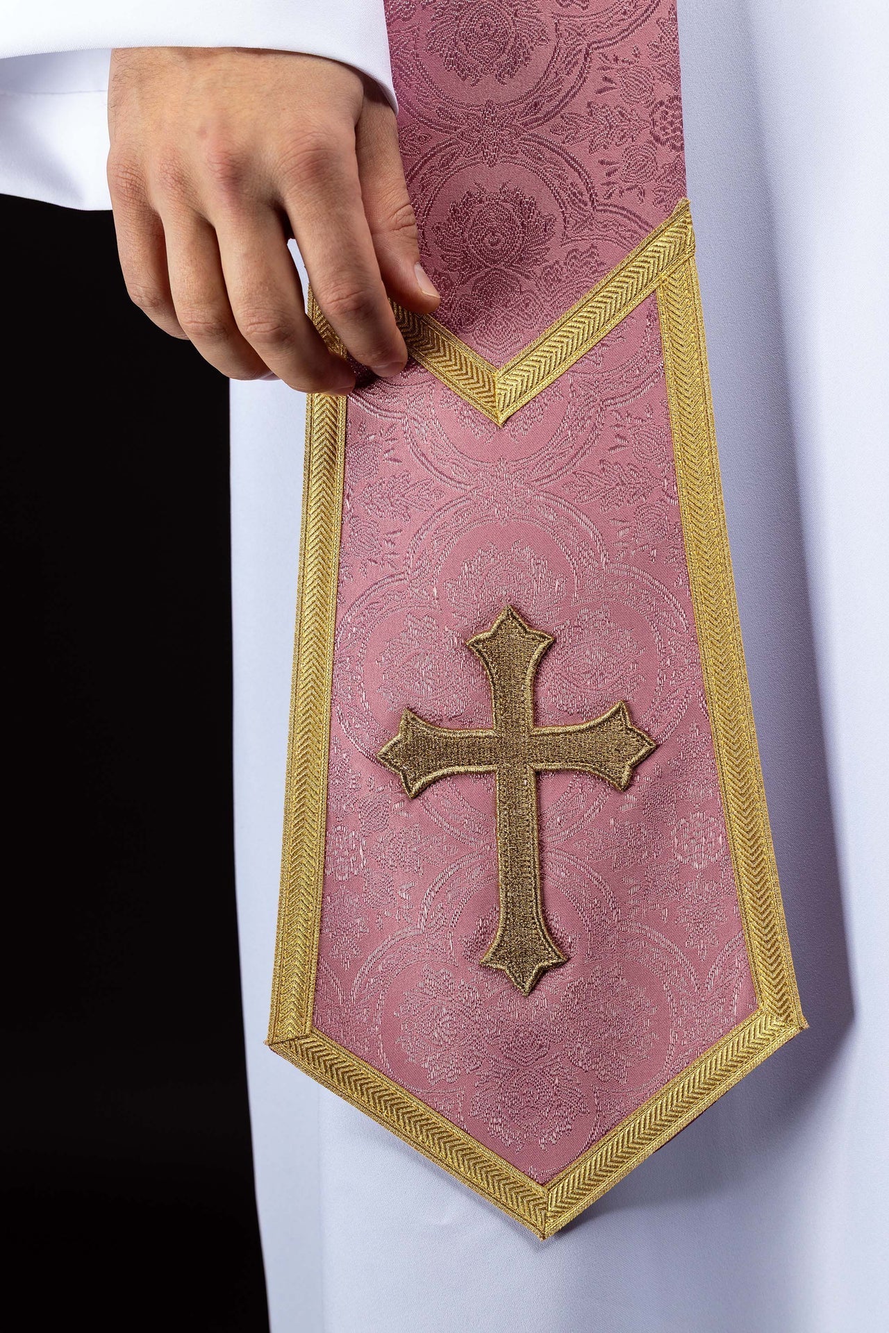 Étole brodée avec motif de Croix en tissu jacquard rose KST/639/08/11 - CHASUBLES.FR