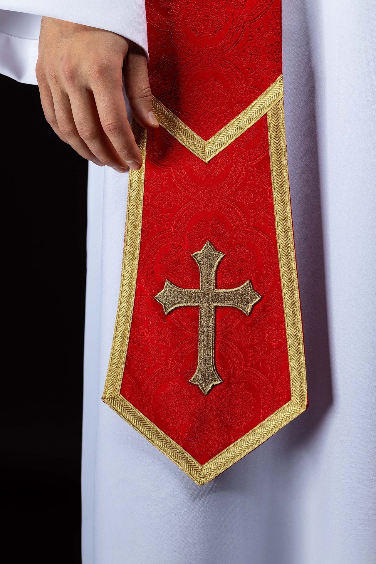 Étole brodée avec motif de Croix en tissu jacquard rouge KST/639/02/11 - CHASUBLES.FR