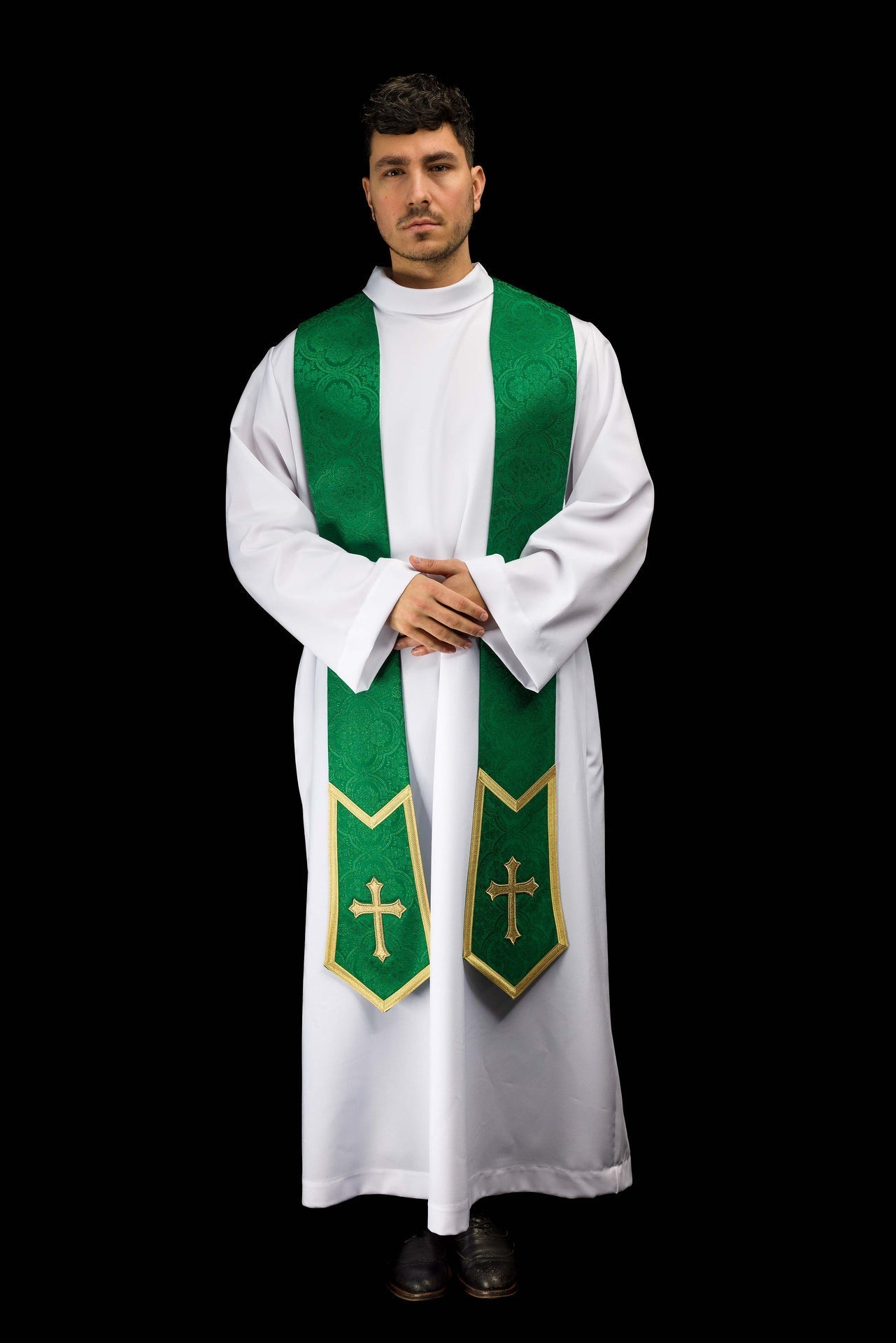 Étole brodée avec motif de Croix en tissu jacquard vert KST/639/01/11 - CHASUBLES.FR
