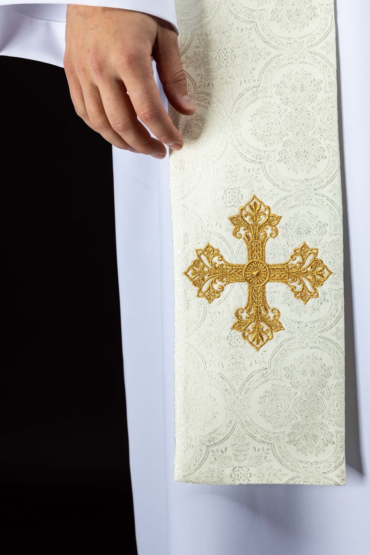 Étole brodée avec motif de croix tissu jacquard écru KST/967/05/11 - CHASUBLES.FR