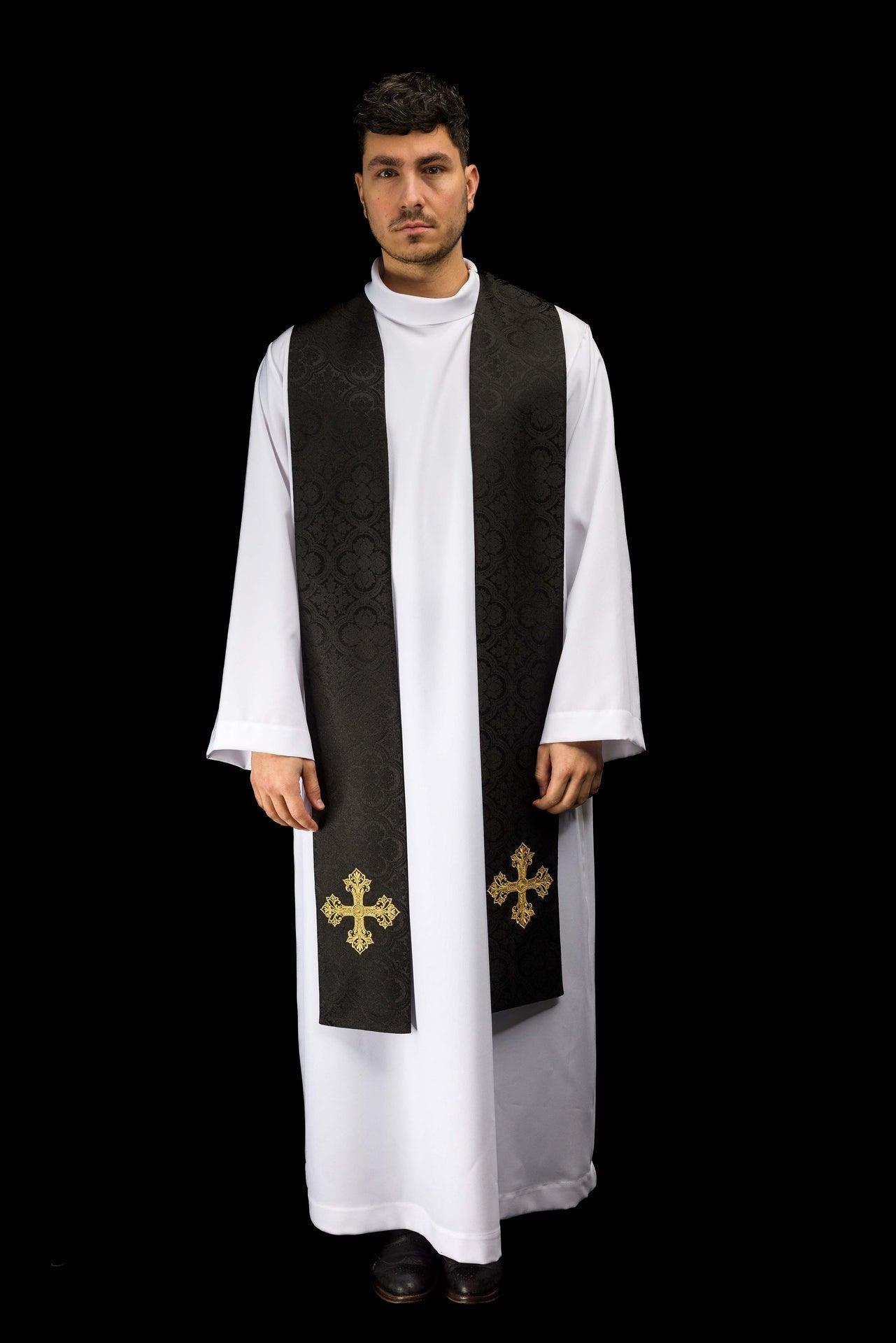Étole brodée avec motif de croix tissu jacquard noir KST/967/07/11 - CHASUBLES.FR